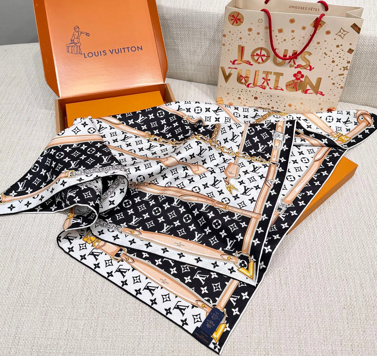 LOUIS VUITTON Женский Платок-каре Monogram Confidential M78667