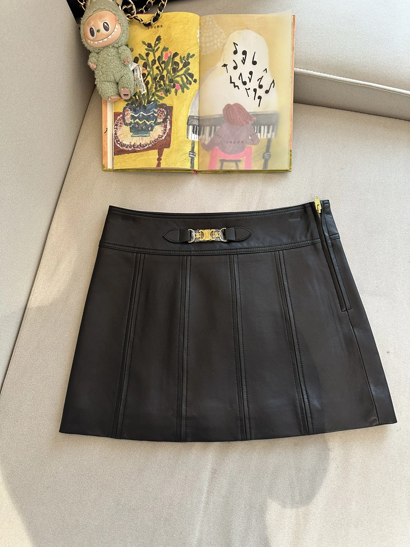 CELINE Женская кожаная юбка CELINE Женская кожаная юбка