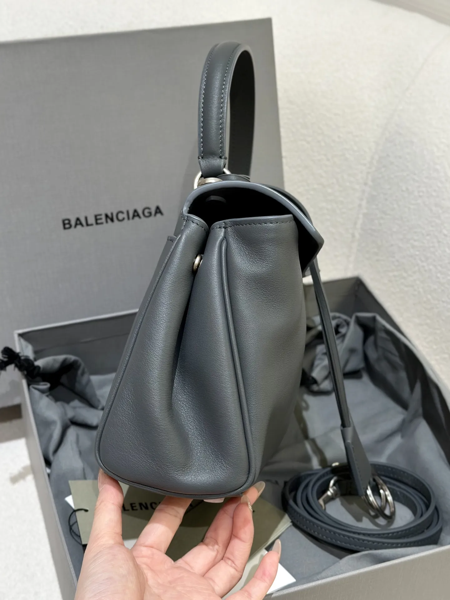 BALENCIAGA Женская сумка Rodeo grey BALENCIAGA Женская сумка Rodeo grey