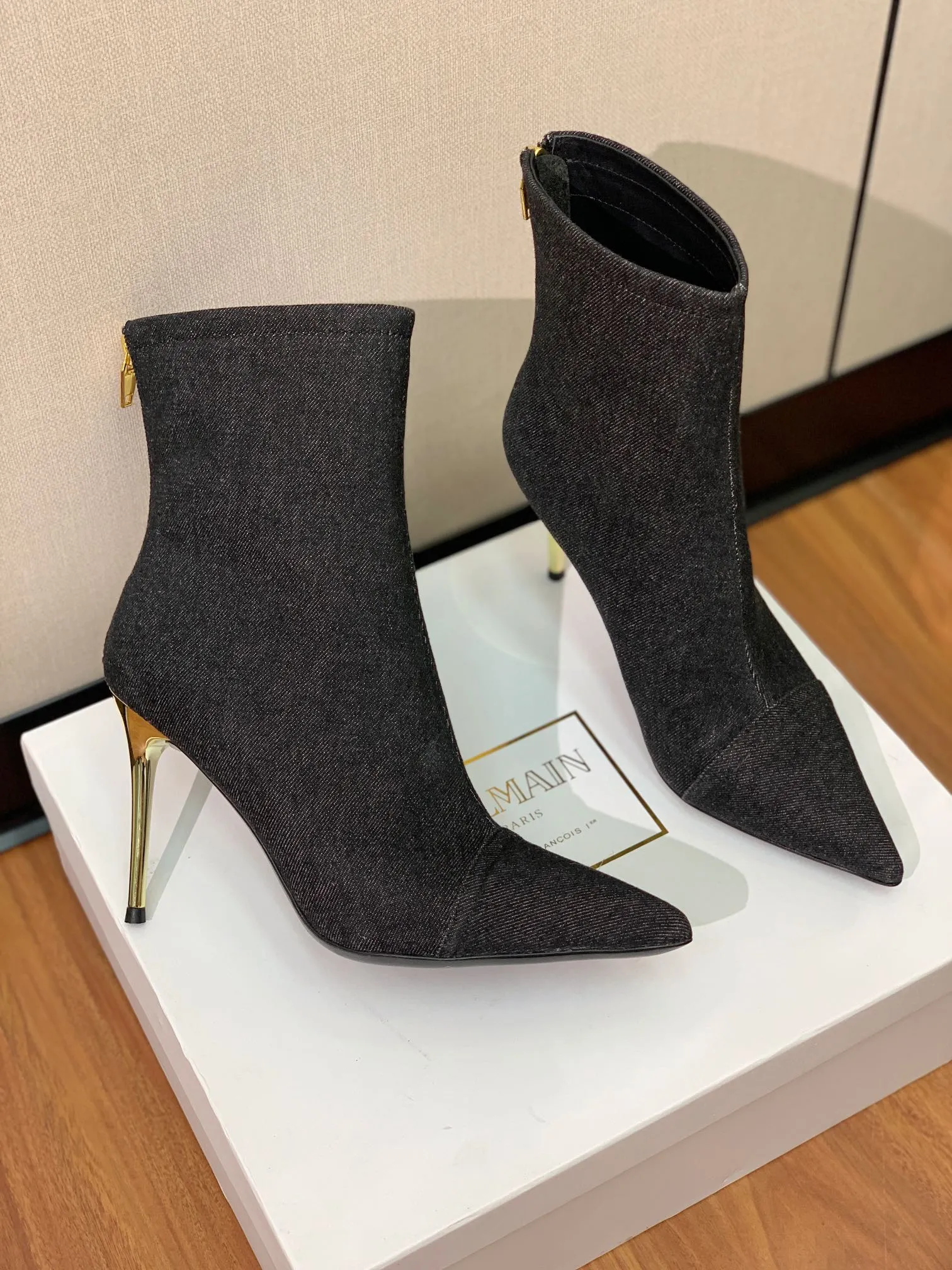 BALMAIN Женские ботильоны из денима