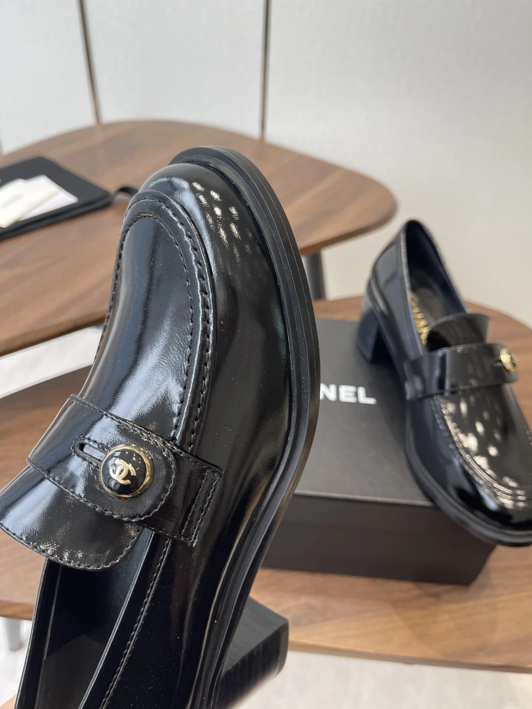 CHANEL Женские туфли из телячьей кожи 