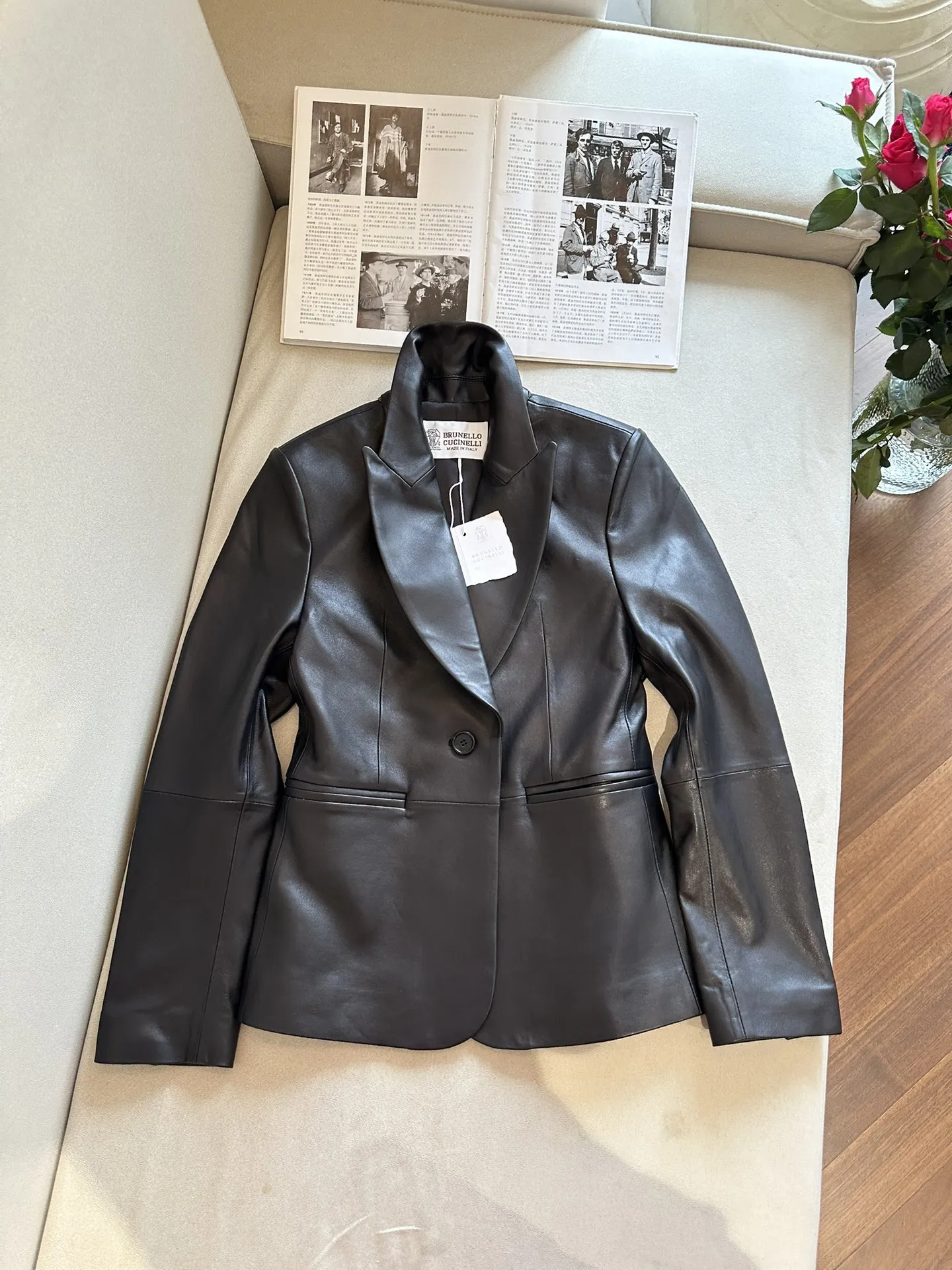 BRUNELLO CUCINELLI Женский кожаный жакет на одну пуговицу BRUNELLO CUCINELLI Женский кожаный жакет на одну пуговицу