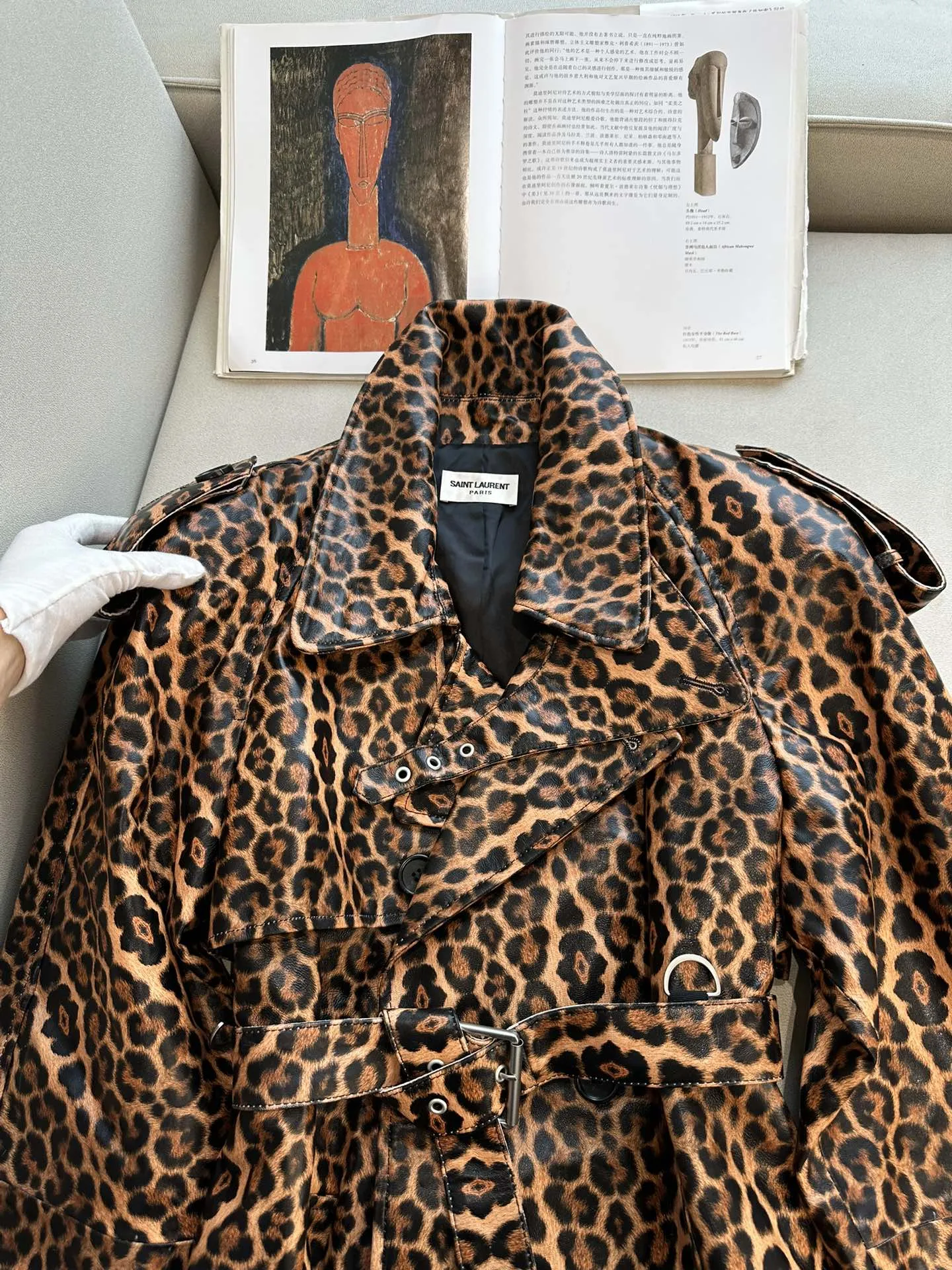 SAINT LAURENT Женский леопардовый плащ из кожи SAINT LAURENT Женский леопардовый плащ из кожи