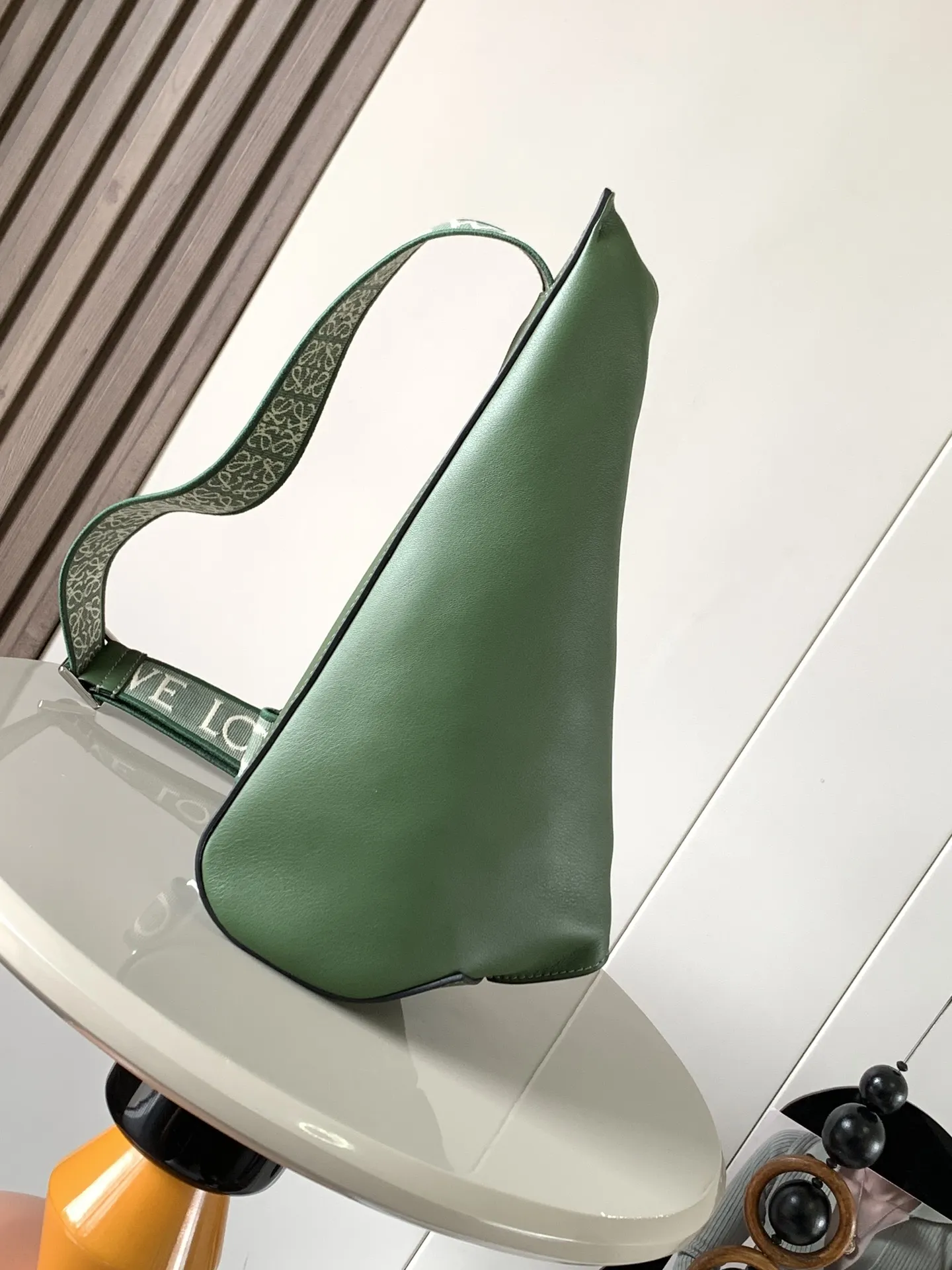 LOEWE Мужская сумка Anton из гладкой кожи LOEWE Мужская сумка Anton из гладкой кожи