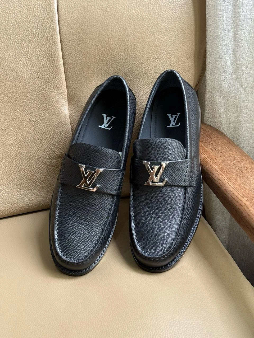 LOUIS VUITTON Мужские лоферы с ремешком LOUIS VUITTON Мужские лоферы с ремешком