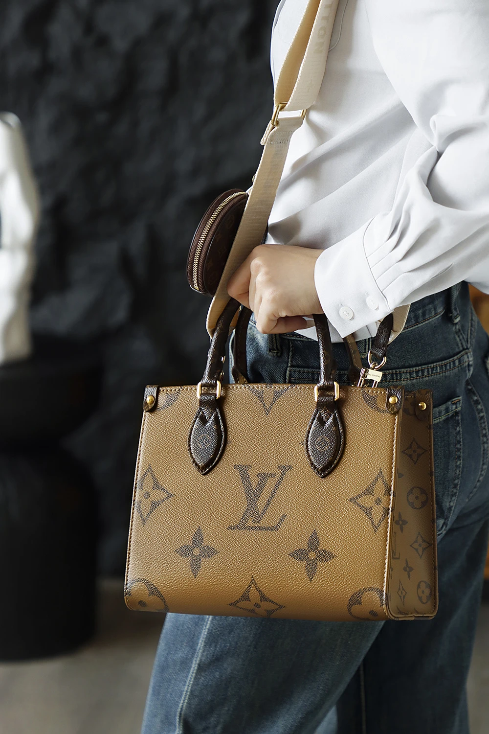 LOUIS VUITTON Женская Сумка Onthego M46373 LOUIS VUITTON Женская Сумка Onthego M46373