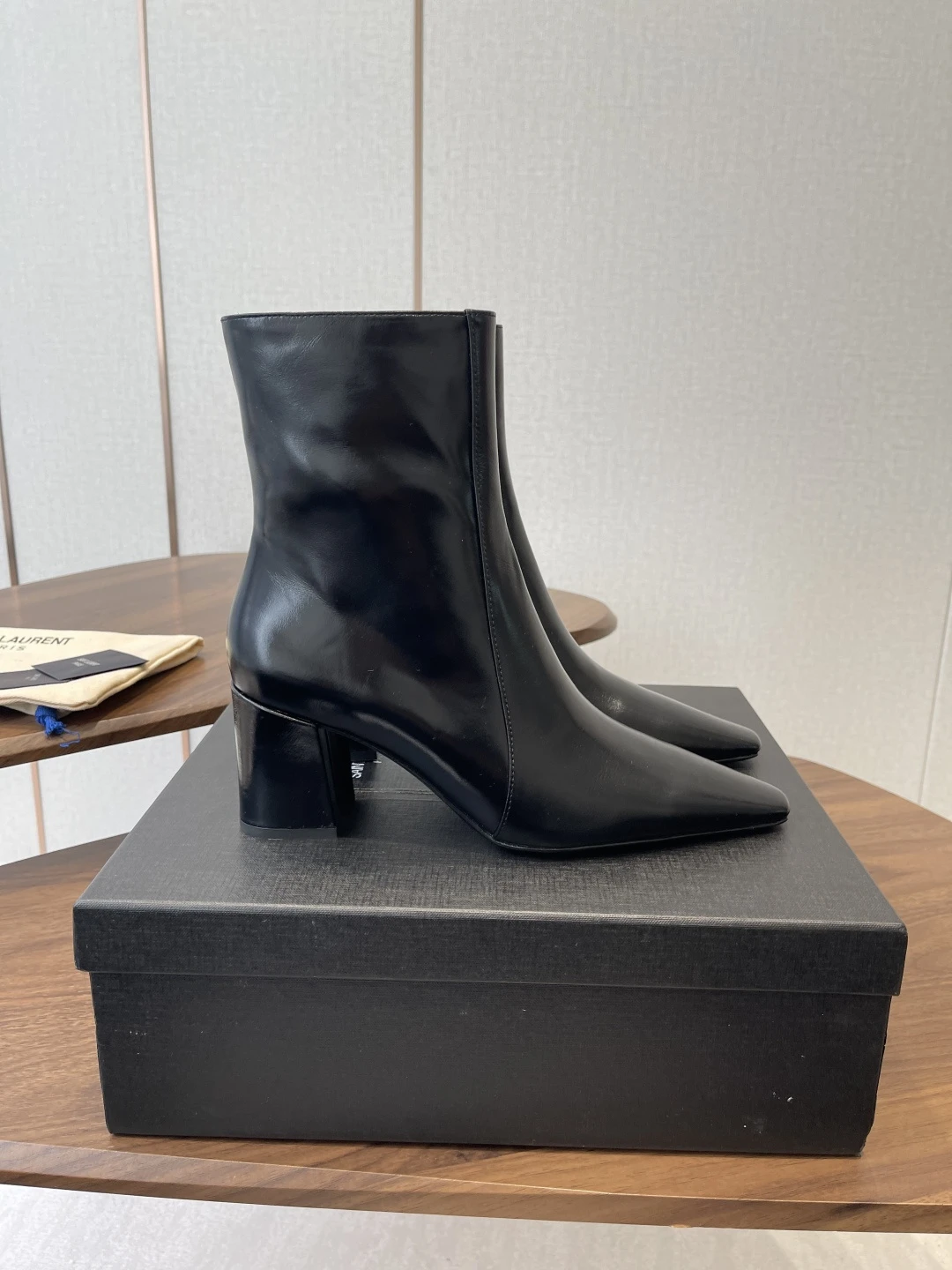 SAINT LAURENT Женские ботильоны SAINT LAURENT Женские ботильоны