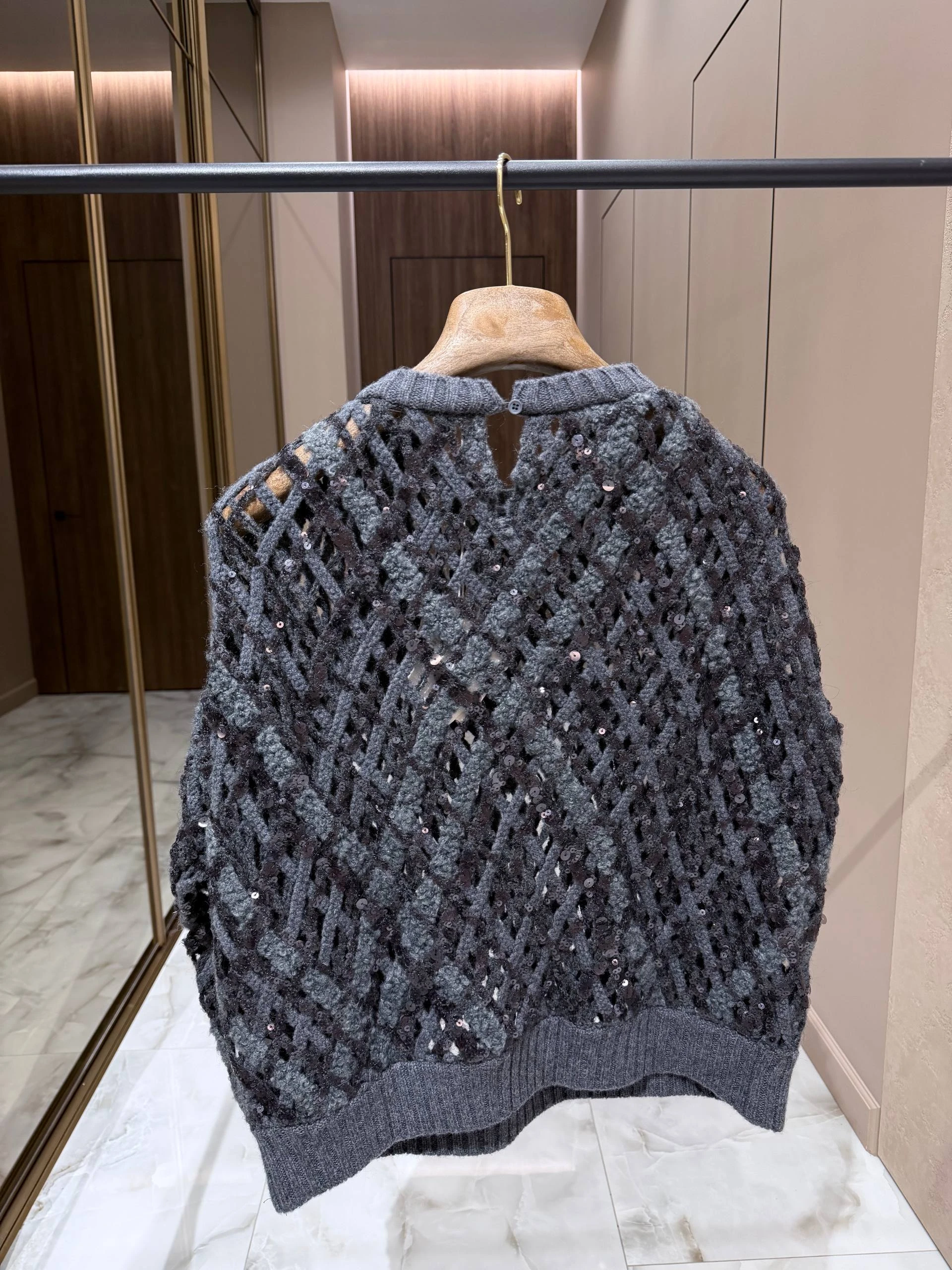 BRUNELLO CUCINELLI Женский джемпер с пайетками 