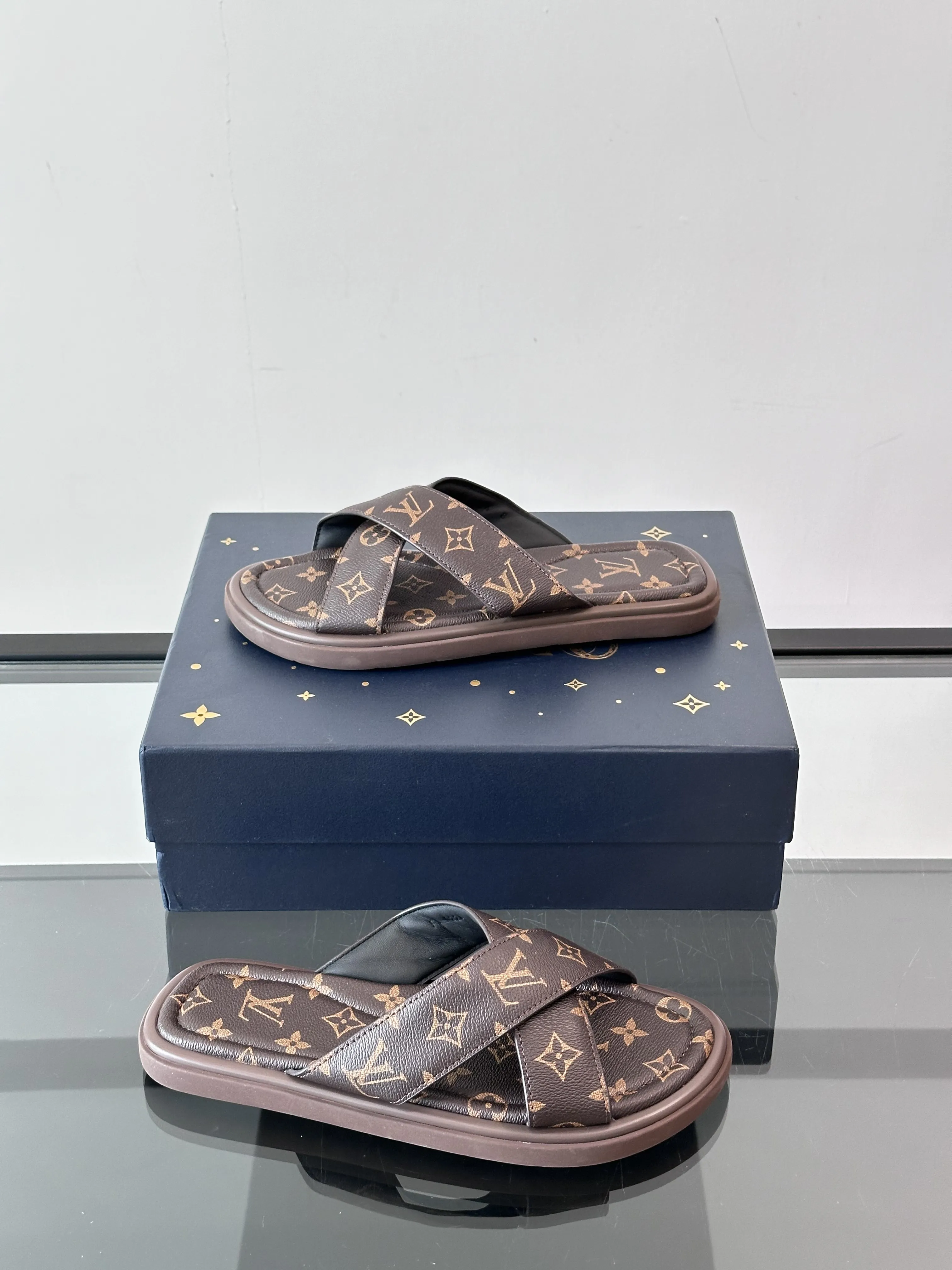 LOUIS VUITTON Мужские сандалии LOUIS VUITTON Мужские сандалии