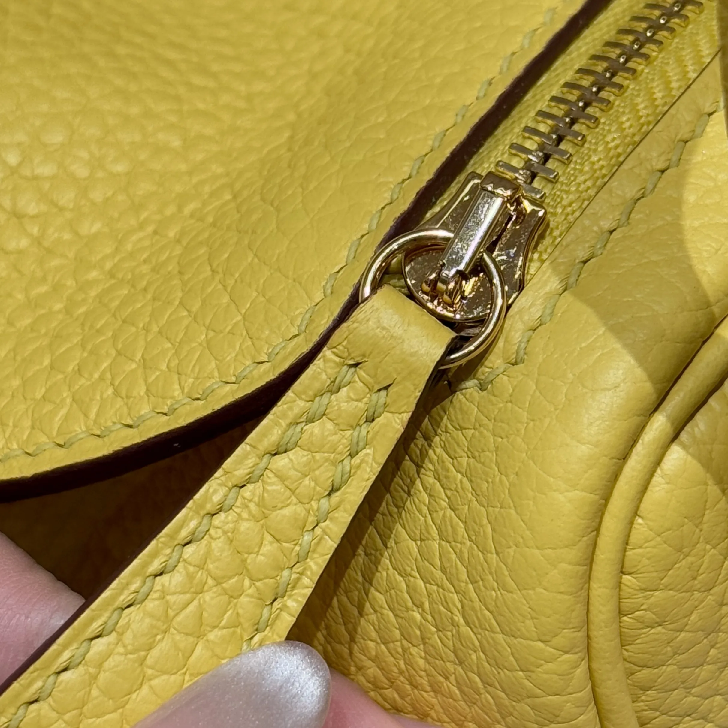 HERMES Женская сумка Lindy 19 см 9O Clemence HERMES Женская сумка Lindy 19 см 9O Clemence