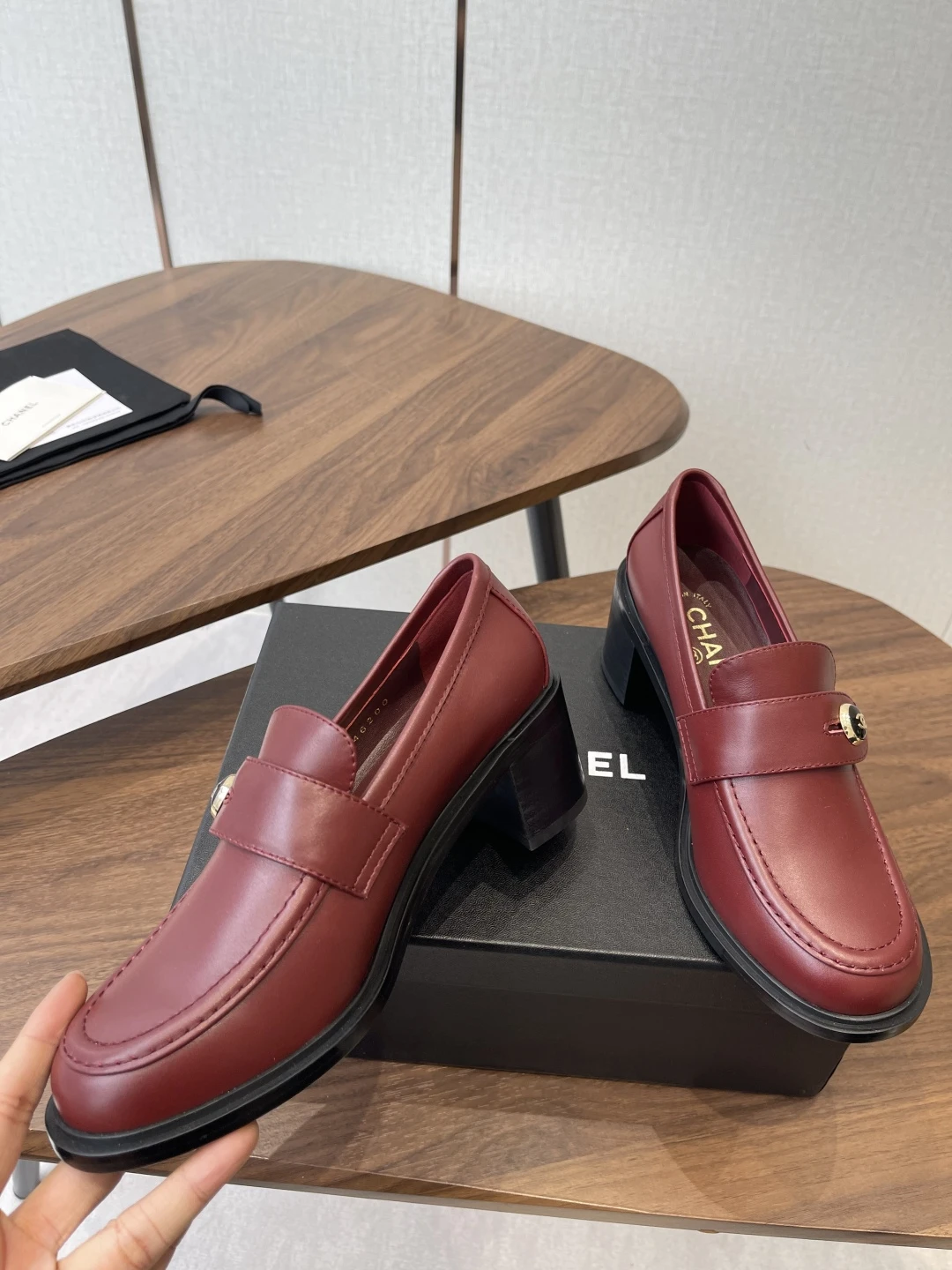 CHANEL Женские туфли из телячьей кожи 