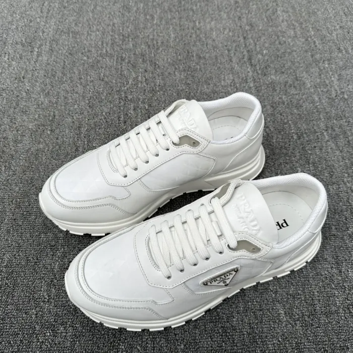 PRADA Мужские кроссовки коровья кожа