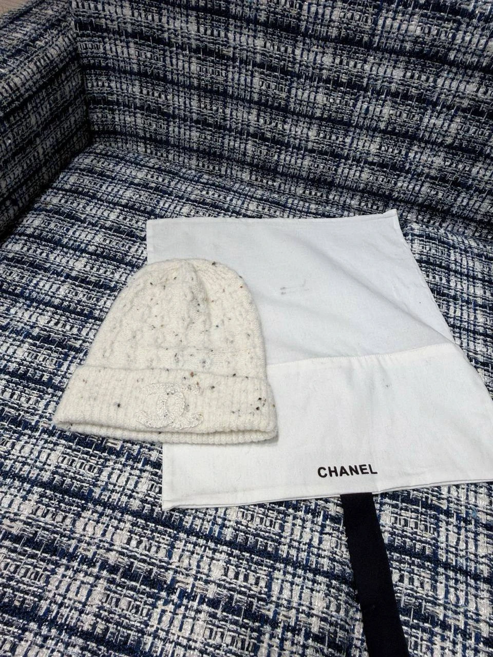 CHANEL Женская шапка  CHANEL Женская шапка