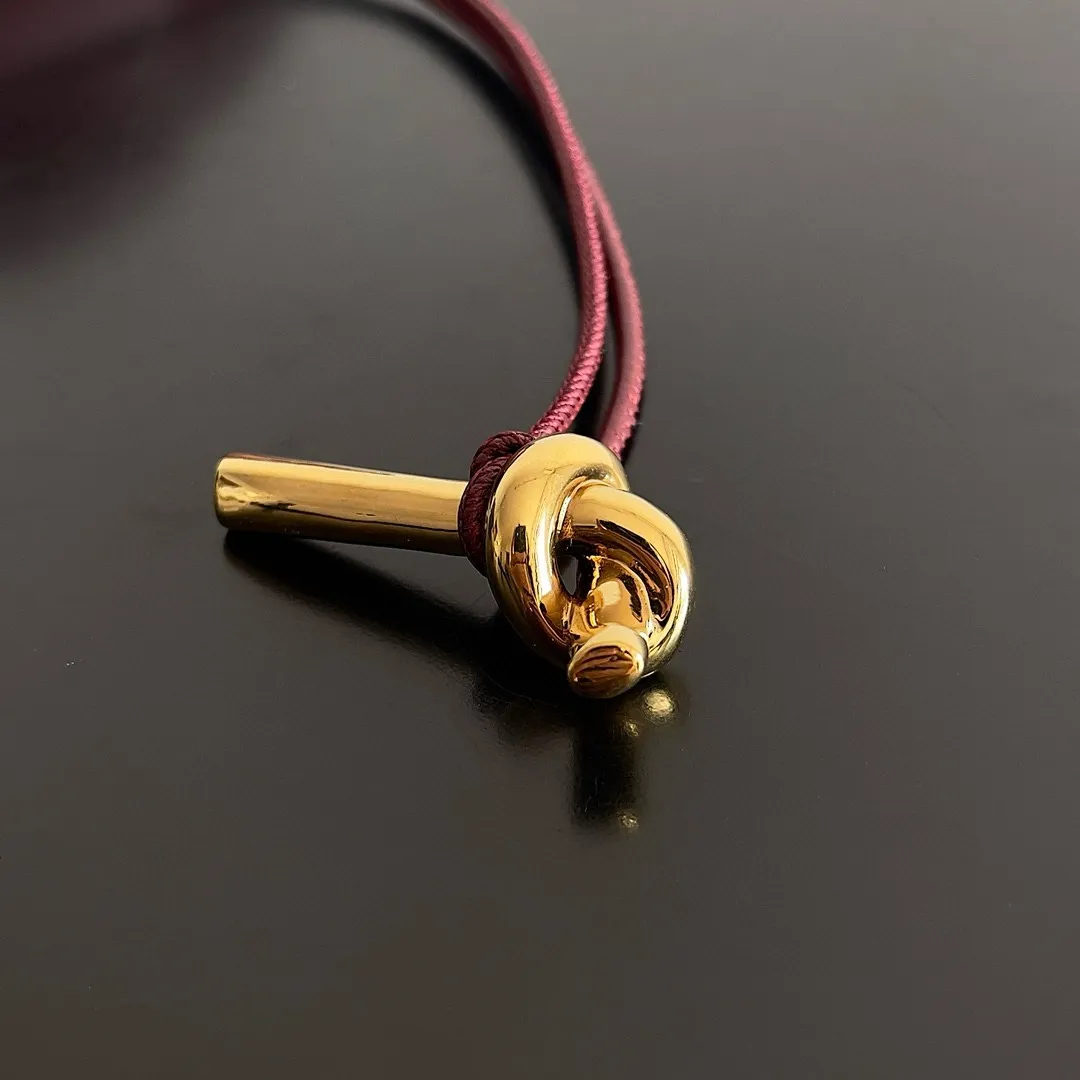 BOTTEGA VENETA Женский клатч Andiamo кожа Intrecciato