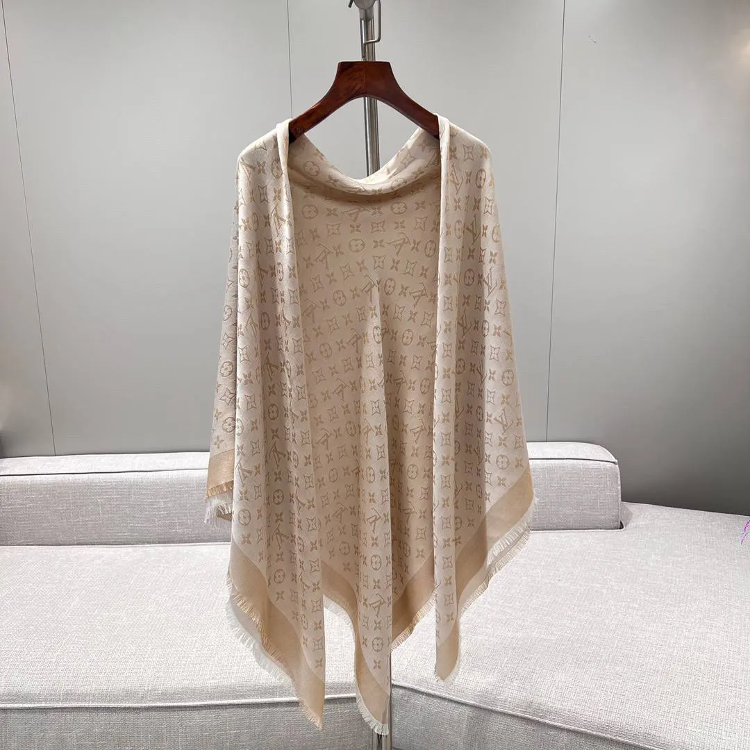 LOUIS VUITTON Женский платок из шелка LOUIS VUITTON Женский платок из шелка