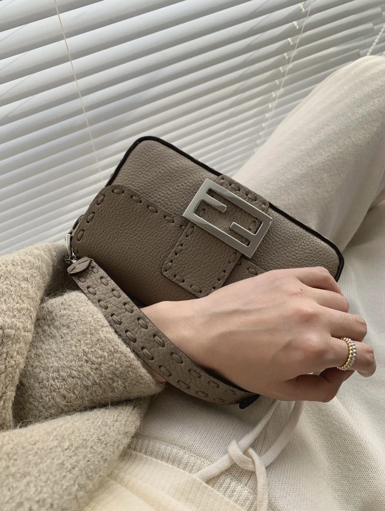 FENDI Женская сумка из телячьей кожи 