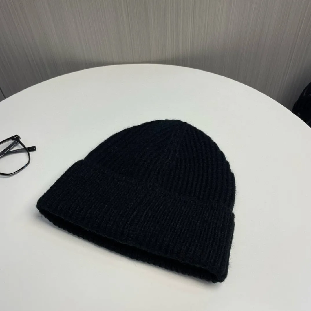 PRADA Мужская шапка PRADA Мужская шапка