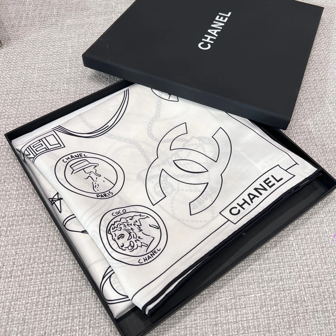 CHANEL Женский платок из шелка CHANEL Женский платок из шелка