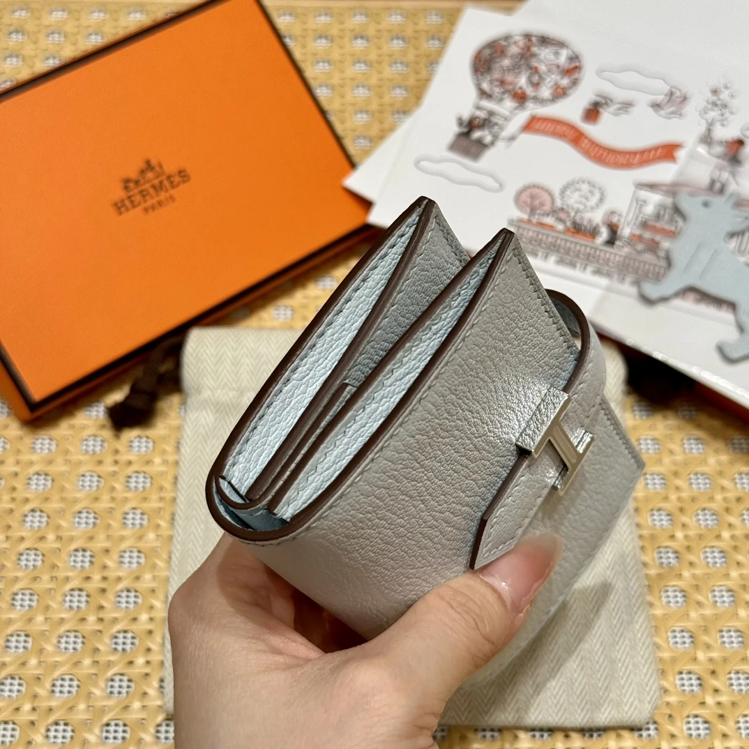 HERMES Кошелёк Bearn 12 см 08/Bluepale Chèvre HERMES Кошелёк Bearn 12 см 08/Bluepale Chèvre
