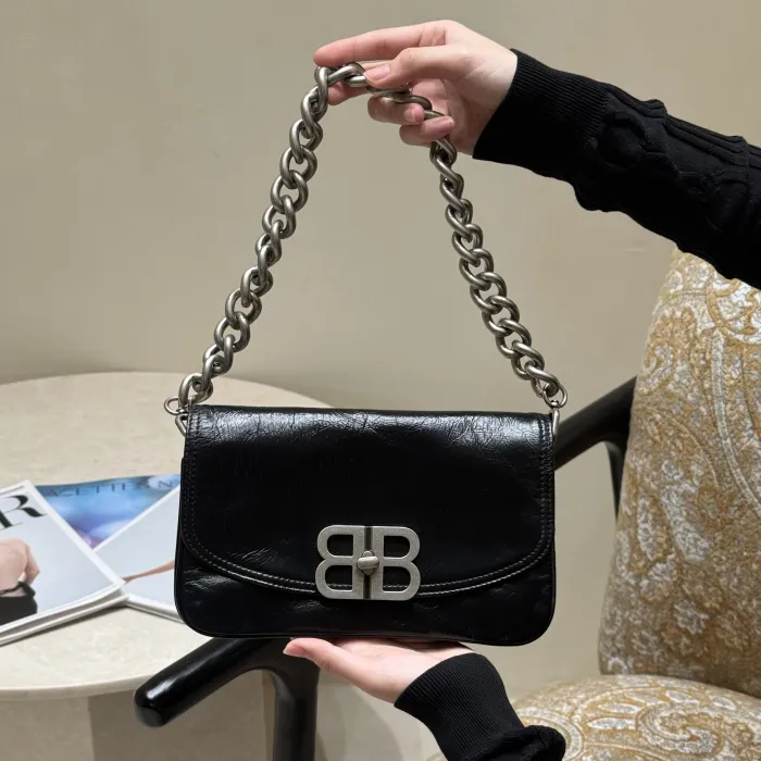 BALENCIAGA Женская сумка BB Soft small