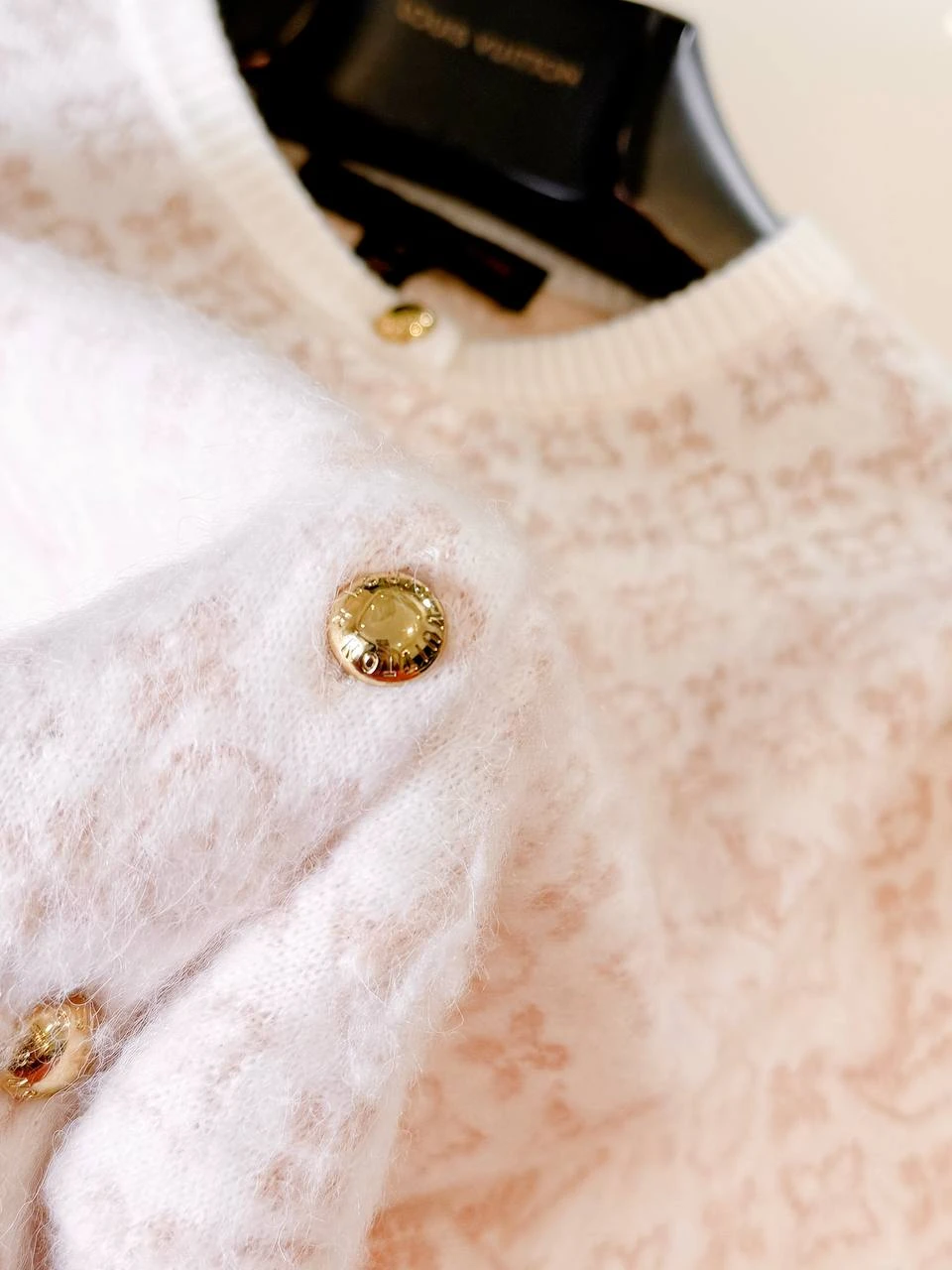 LOUIS VUITTON Женский кардиган LOUIS VUITTON Женский кардиган