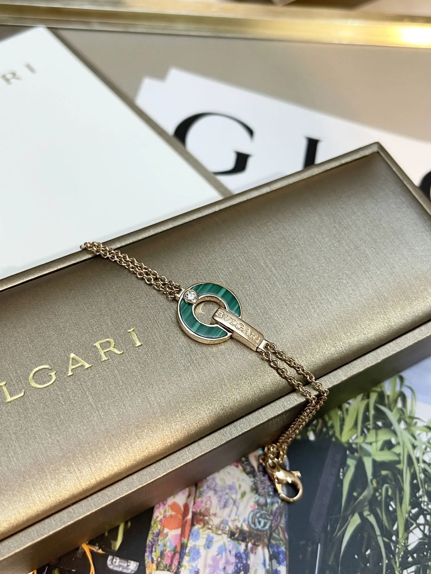BVLGARI Женский браслет из розового золота с бриллиантами и малахитом BVLGARI Женский браслет из розового золота с бриллиантами и малахитом