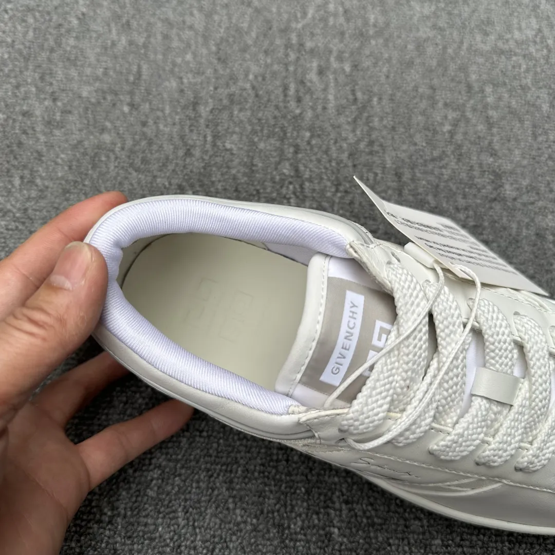 GIVENCHY Мужские кроссовки минималистичные