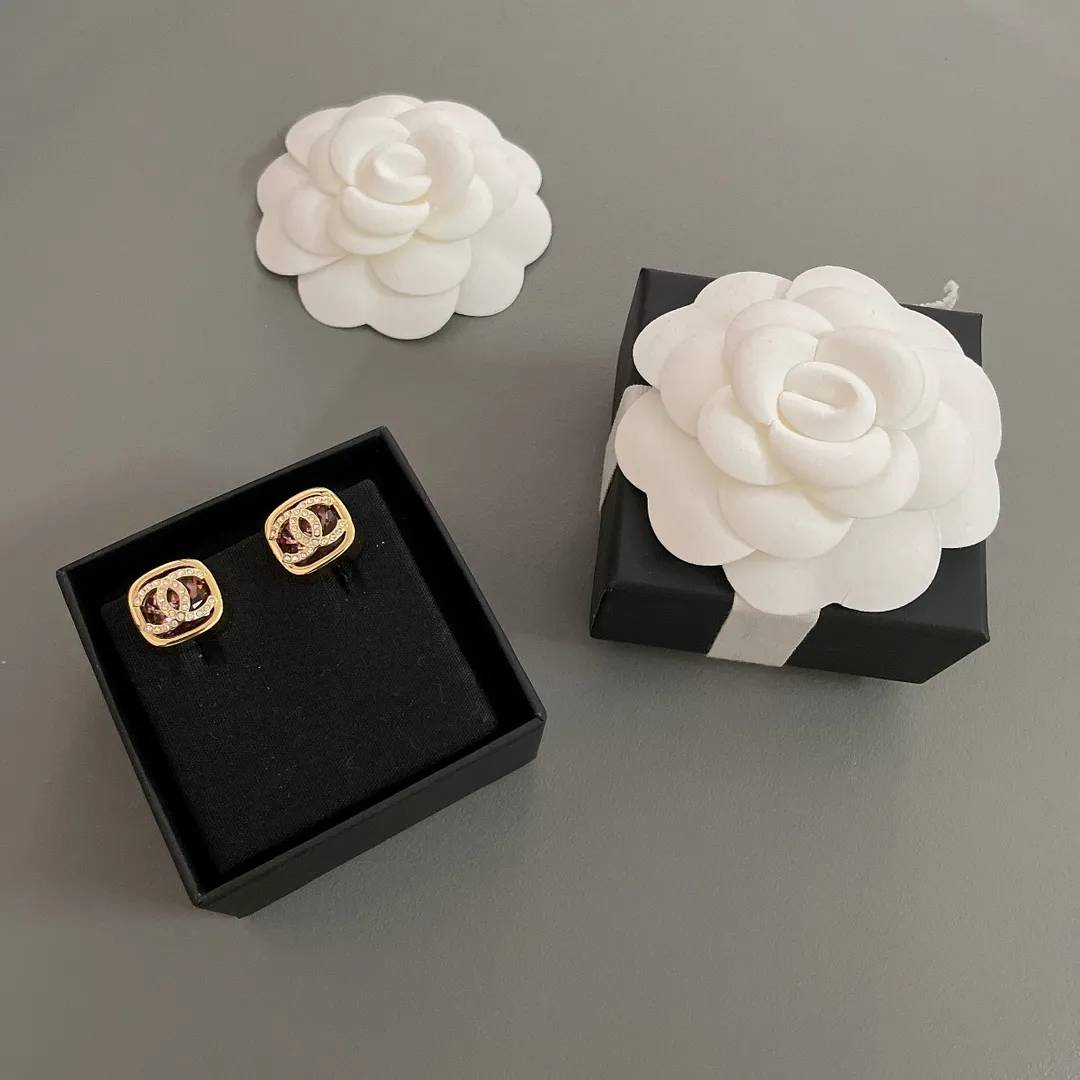 CHANEL Женские серьги Пусеты CHANEL Женские серьги Пусеты