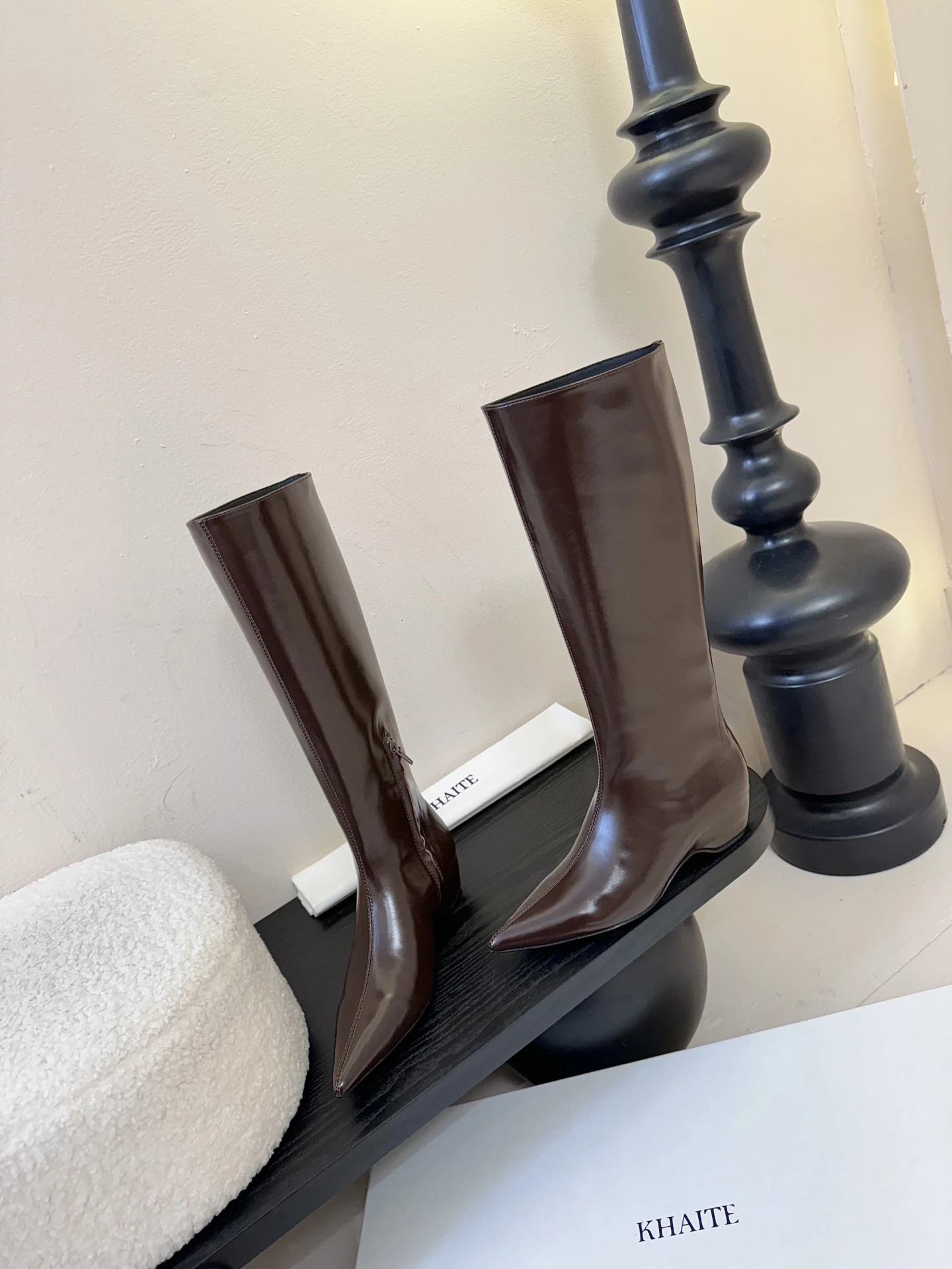 KHAITE Женские сапоги с острым носом