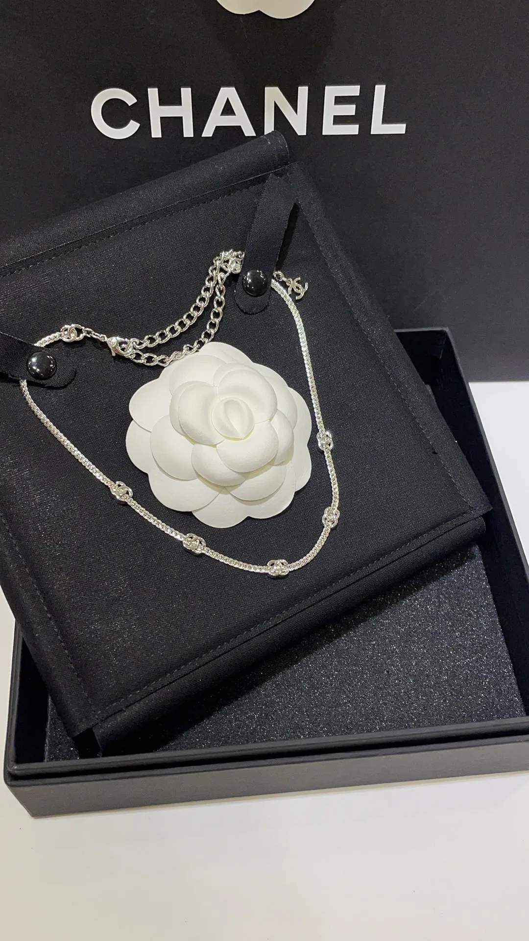 CHANEL Женское плетеное колье CHANEL Женское плетеное колье