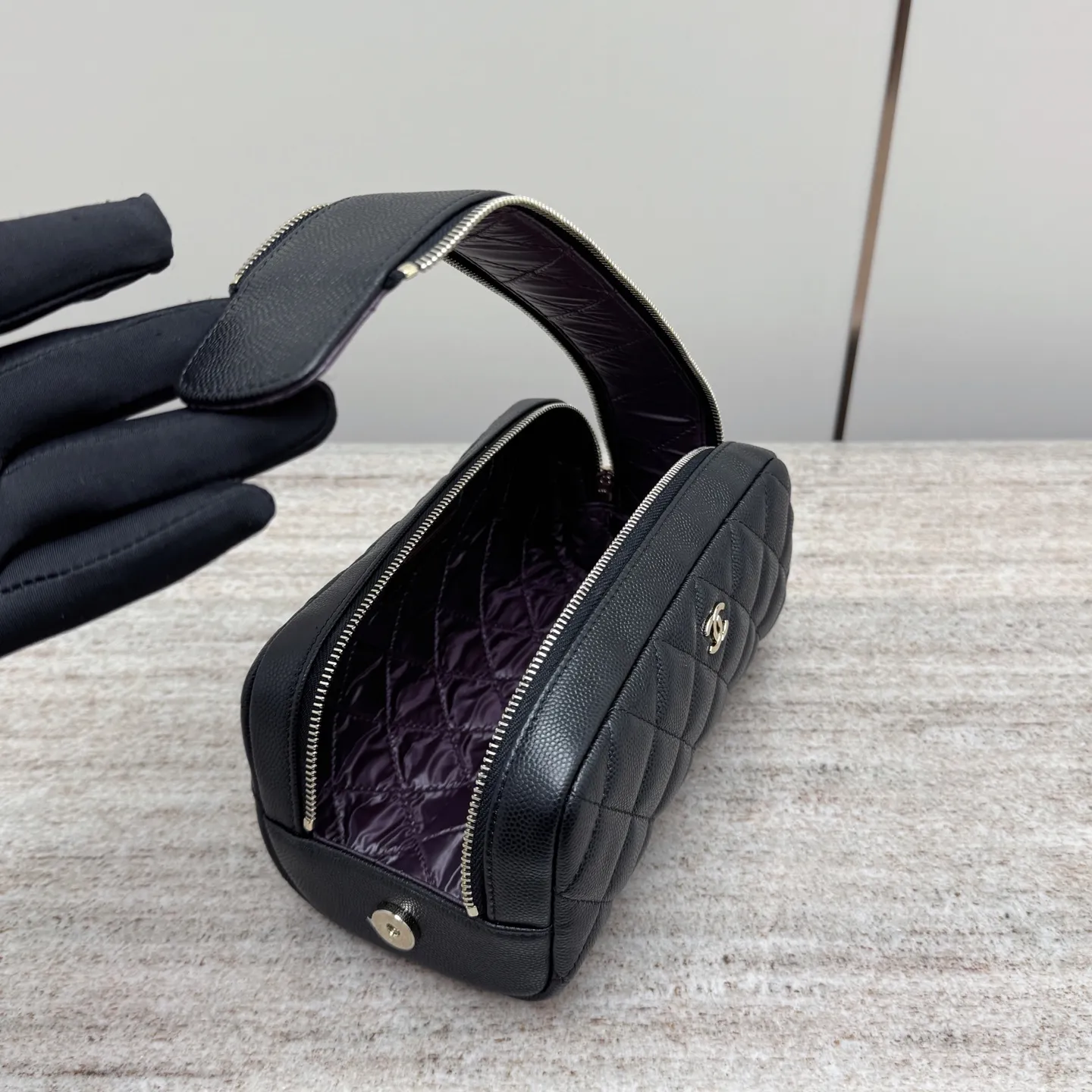 CHANEL Женская косметичка  CHANEL Женская косметичка