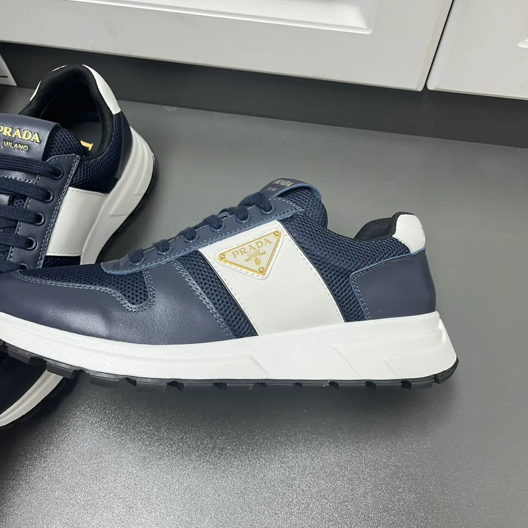 PRADA Мужские кроссовки из импортной телячьей кожи