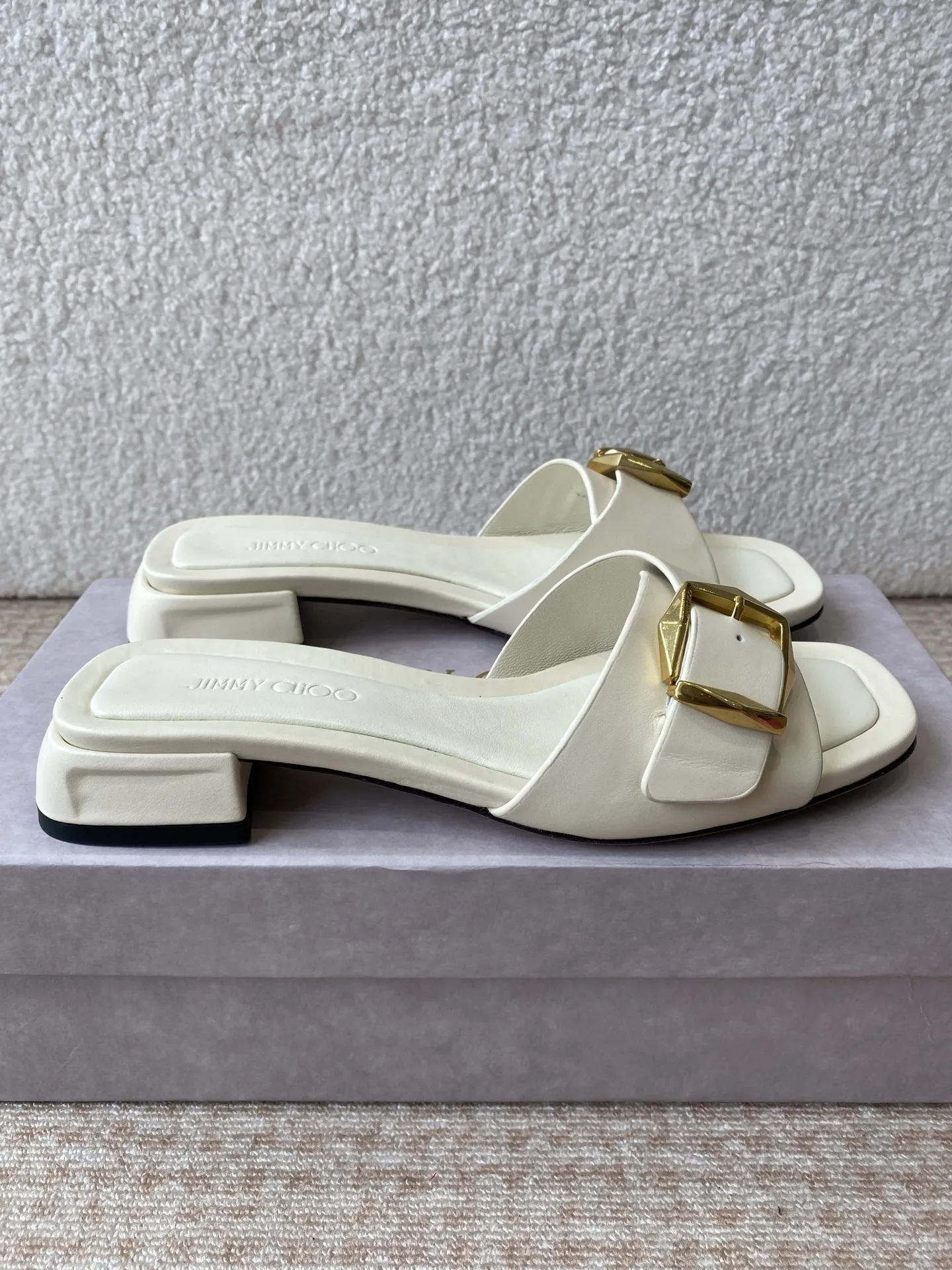 JIMMY CHOO Женские сандалии телячья кожа JIMMY CHOO Женские сандалии телячья кожа