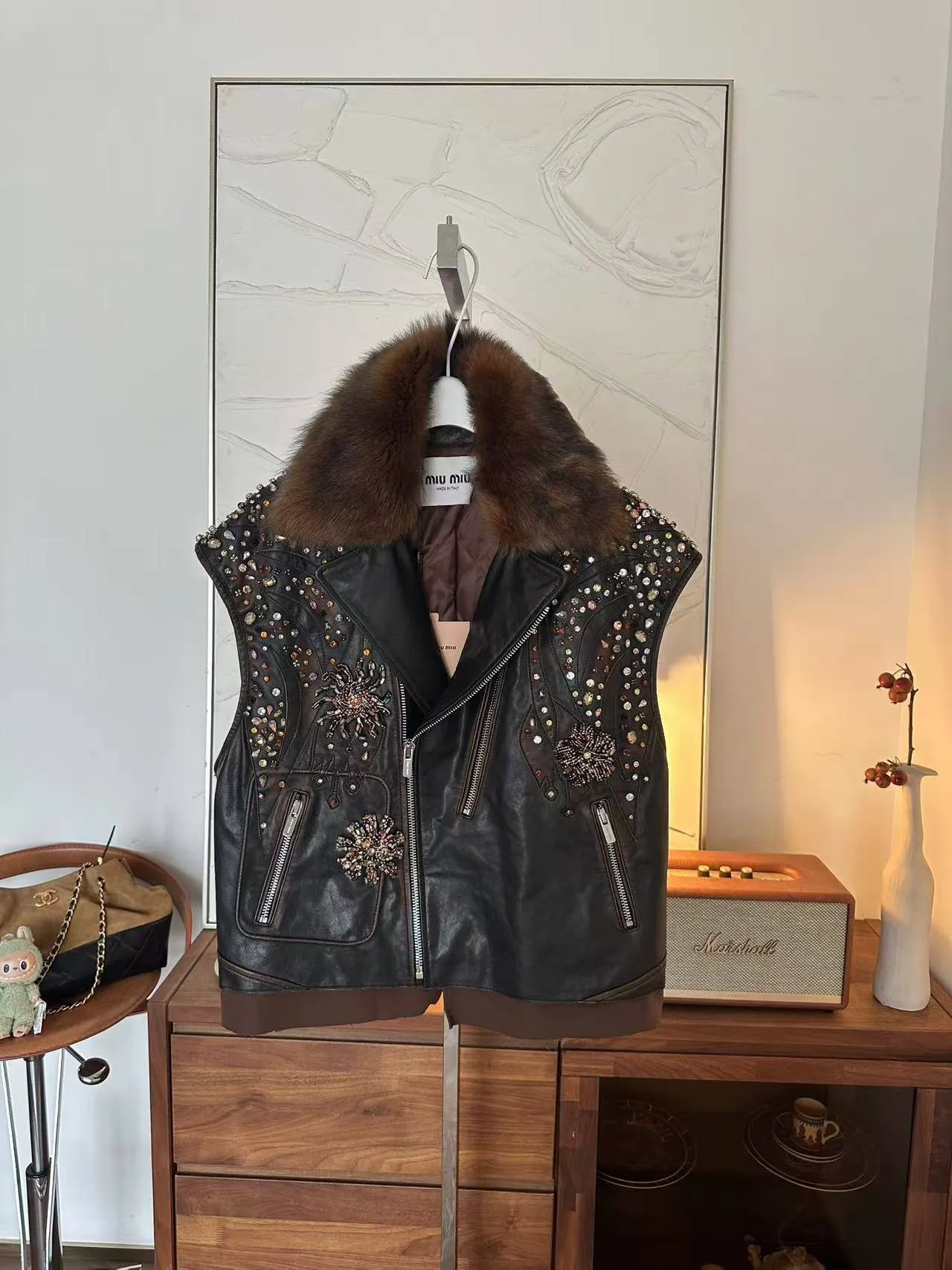 MIU MIU Женский кожаный жилет с вышивкой MIU MIU Женский кожаный жилет с вышивкой