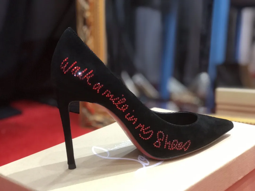 CHRISTIAN LOUBOUTIN Женские замшевые туфли CHRISTIAN LOUBOUTIN Женские замшевые туфли