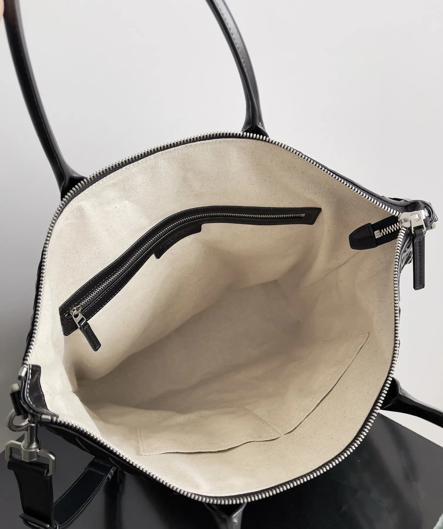 BOTTEGA VENETA Мужская Сумка из телячьей кожи