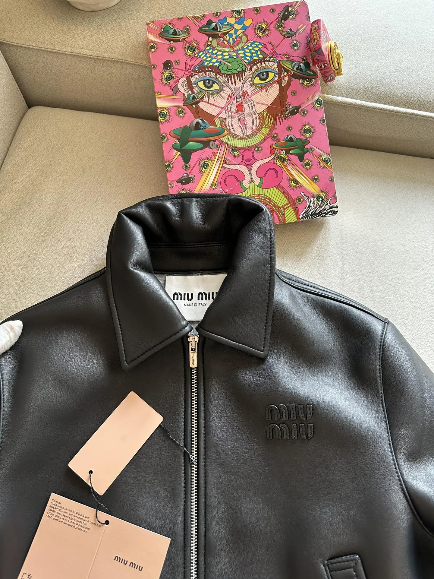 MIU MIU Женский кожаный костюм с мини-юбкой