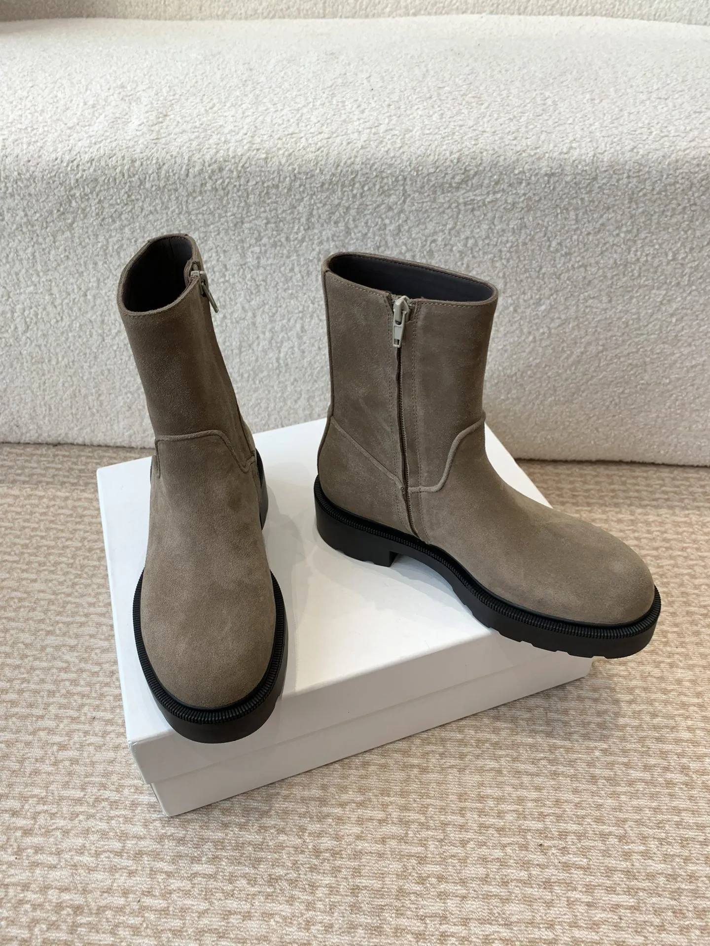 THE ROW Женские сапоги из яловой кожи THE ROW Женские сапоги из яловой кожи