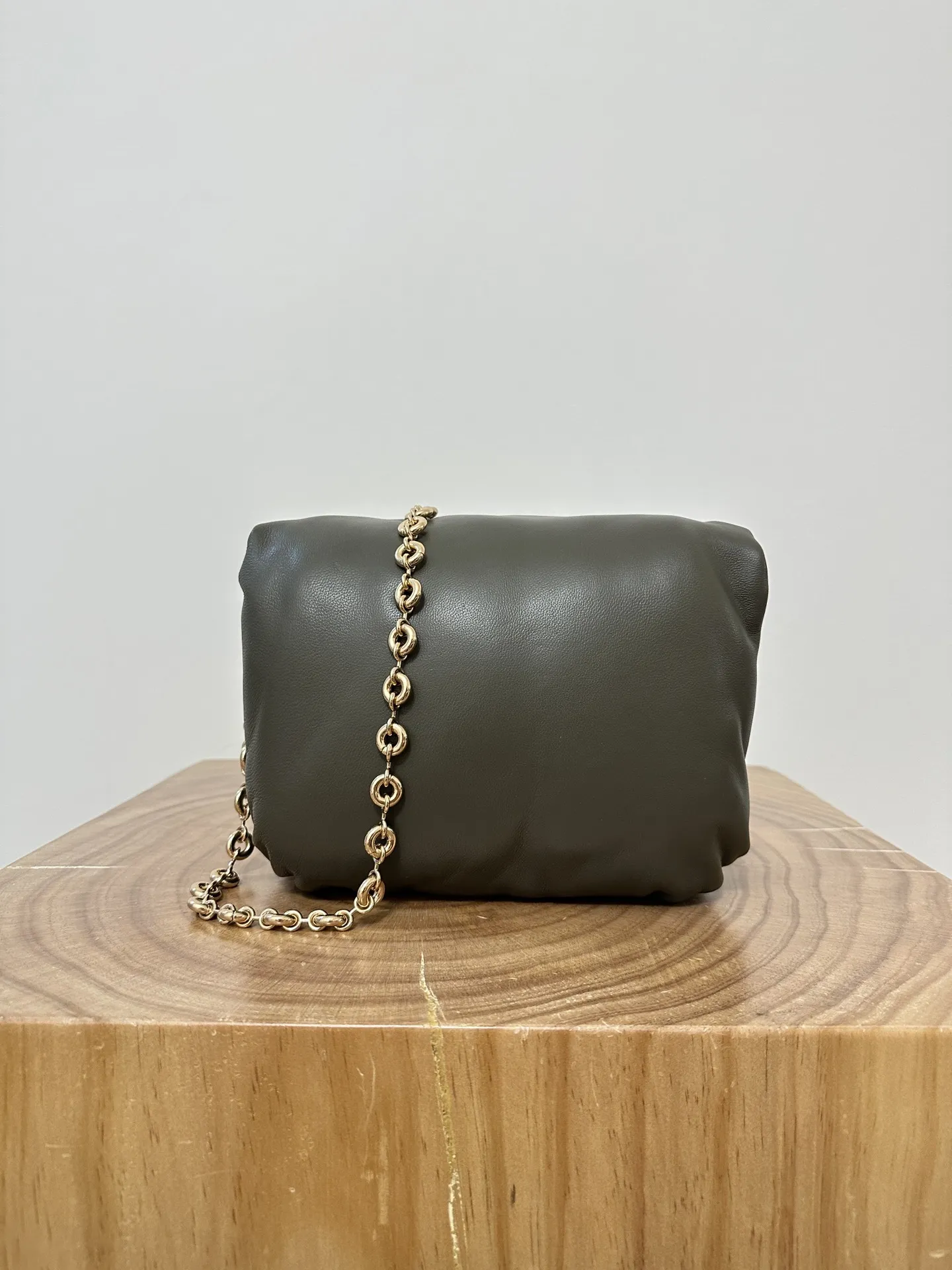 LOEWE Женская сумка Puffer Goya из кожи наппа