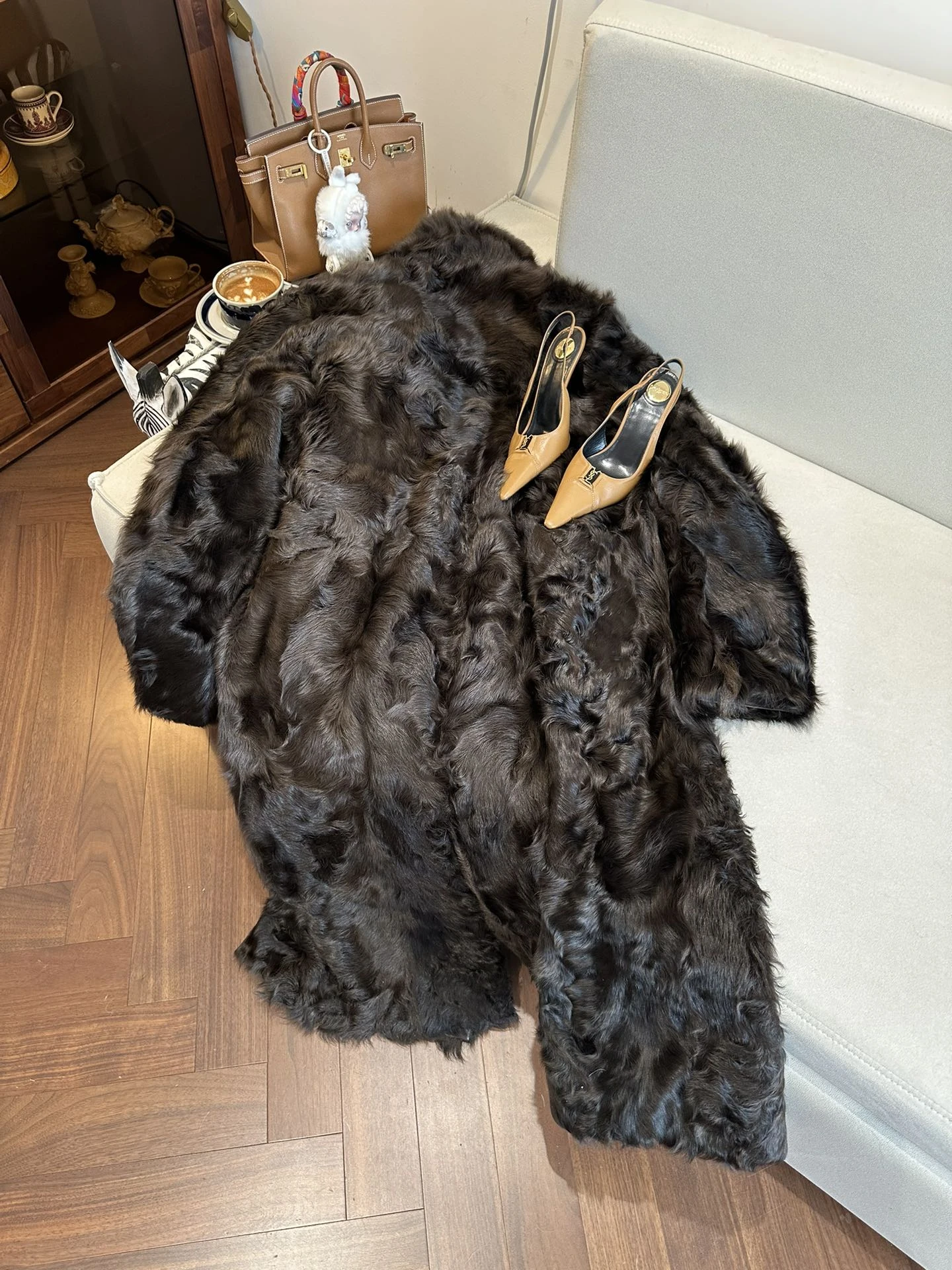 BRUNELLO CUCINELLI Женская шуба из меха лисы  BRUNELLO CUCINELLI Женская шуба из меха лисы