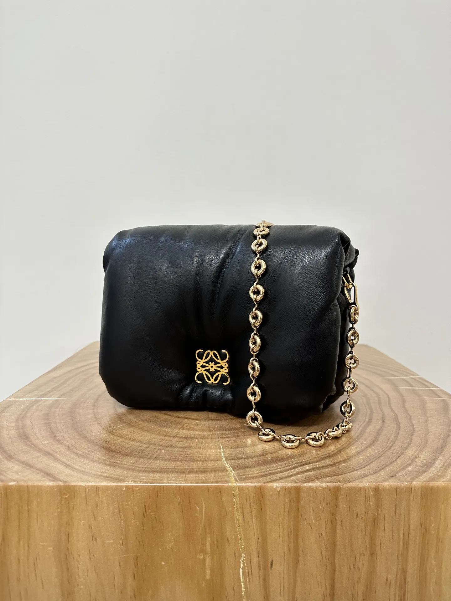 LOEWE Женская сумка Puffer Goya из кожи наппа