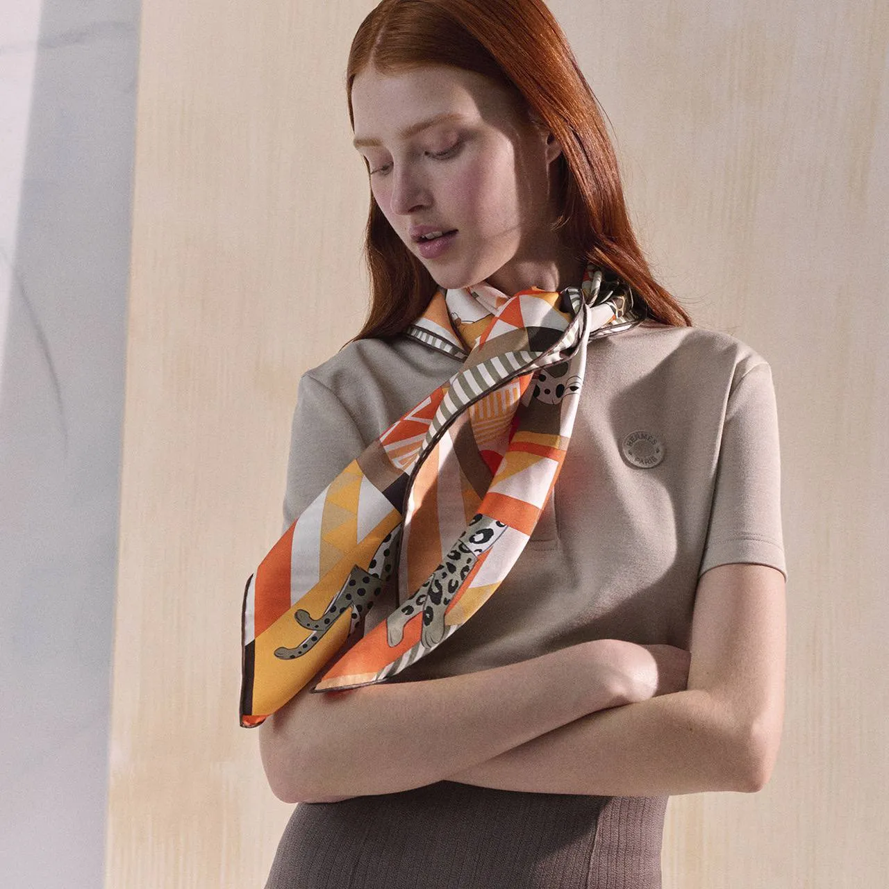 HERMES Женский платок Carré 90 Le Carrousel du Tigre Royal HERMES Женский платок Carré 90 Le Carrousel du Tigre Royal