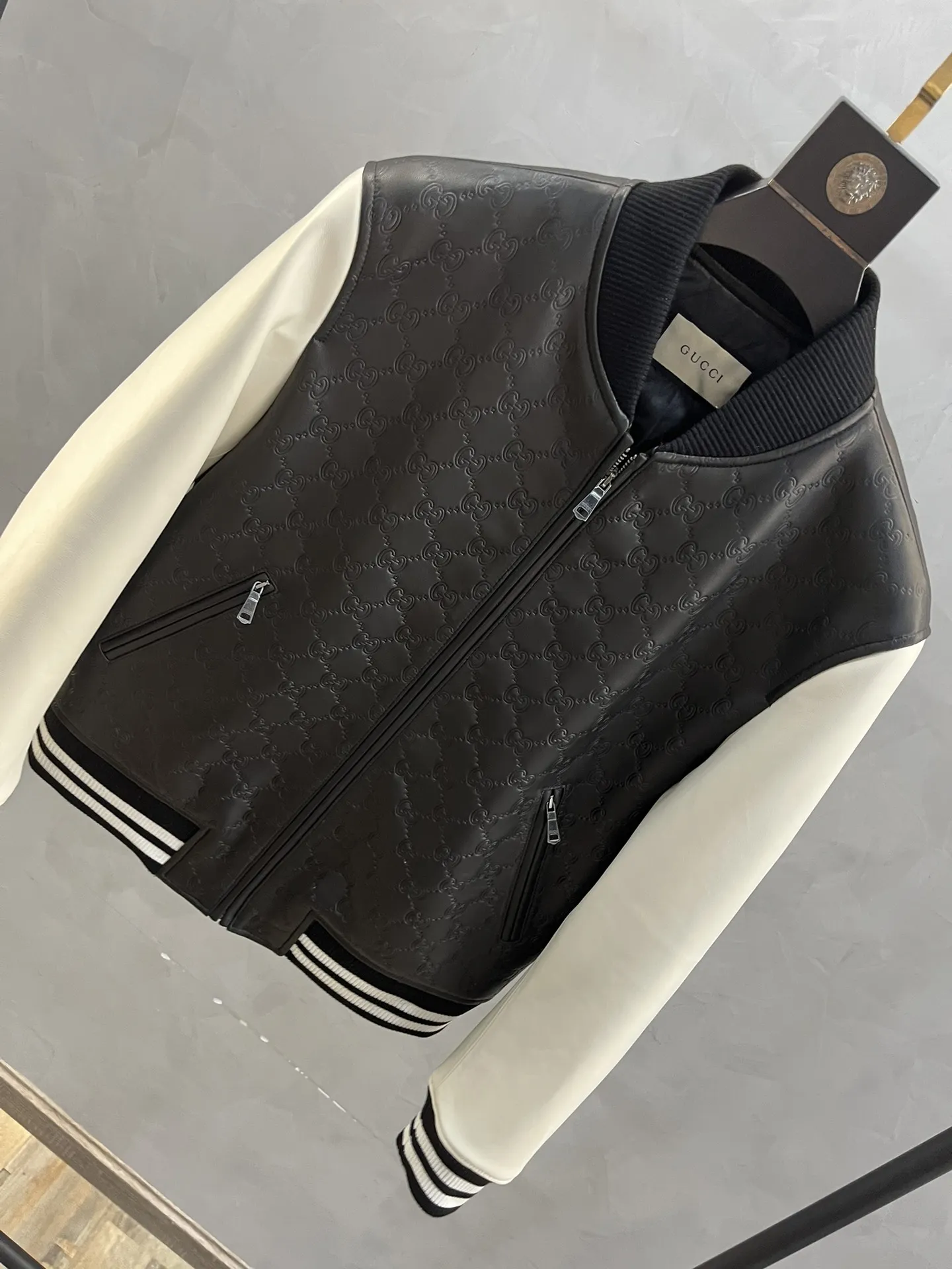 GUCCI Мужской кожаный бомбер GUCCI Мужской кожаный бомбер