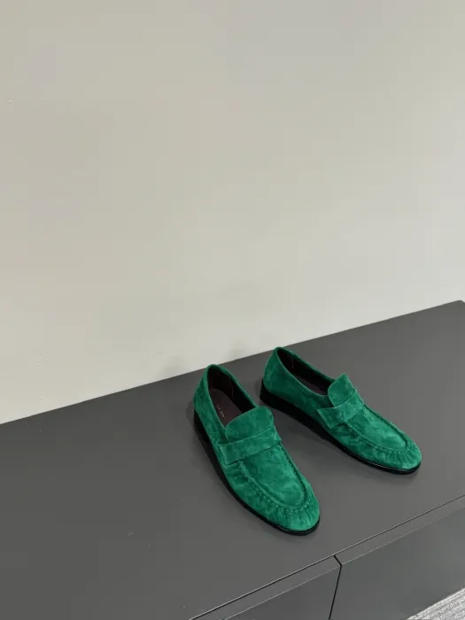 THE ROW Женские лоферы из замши