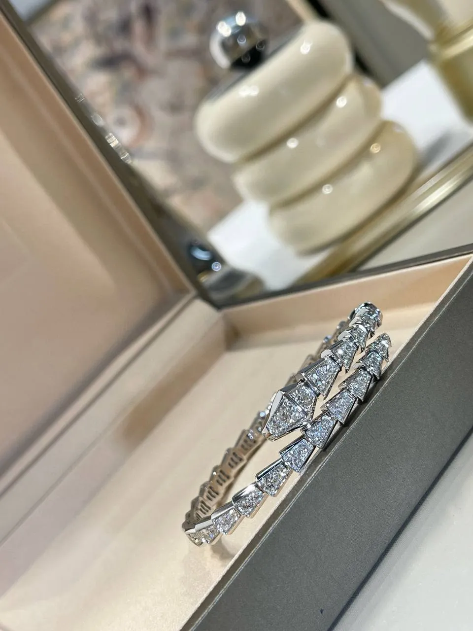 BVLGARI Браслет Serpenti белое золото и бриллинаты BVLGARI Браслет Serpenti белое золото и бриллинаты