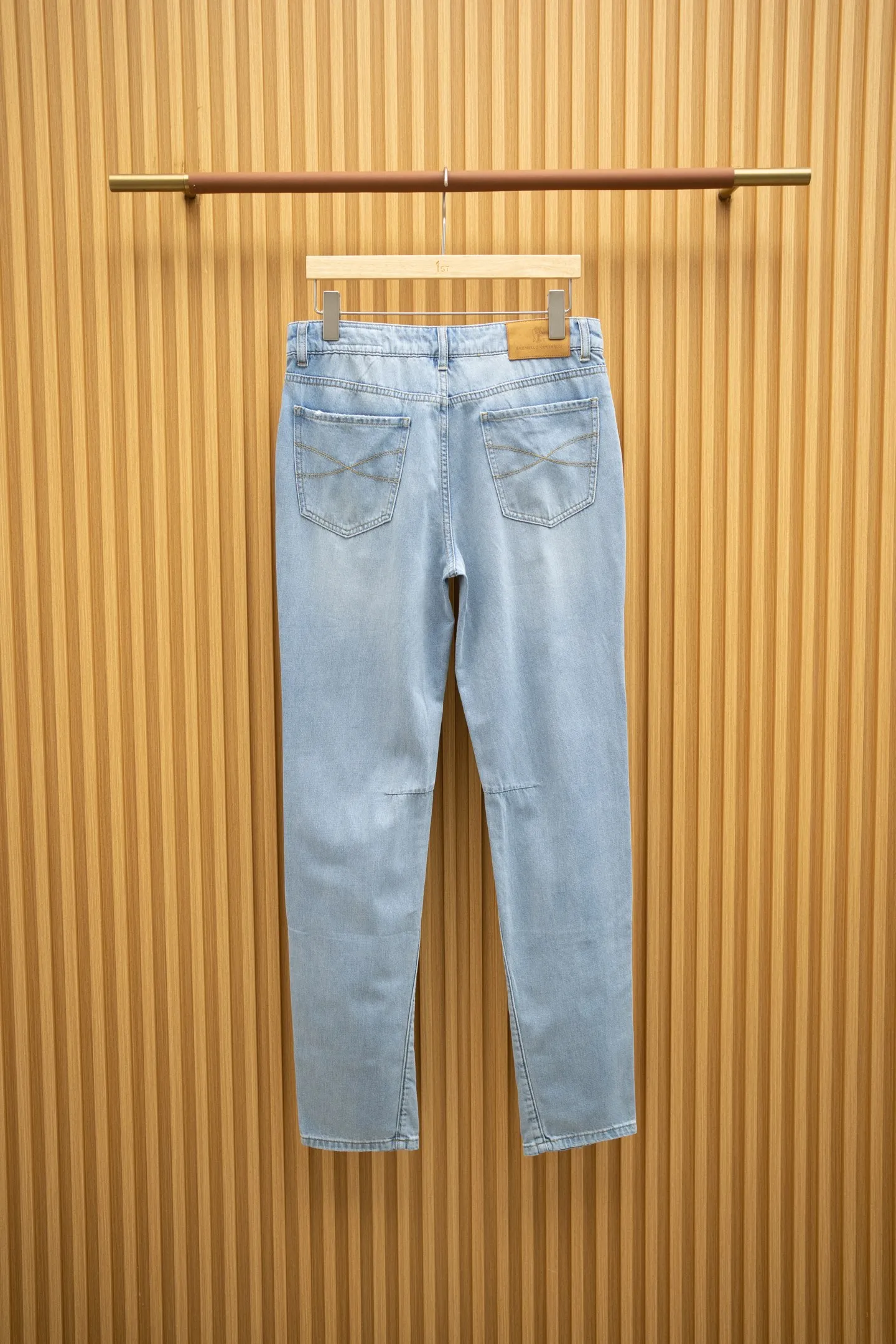 BRUNELLO CUCINELLI Мужские джинсы светло-голубого оттенка BRUNELLO CUCINELLI Мужские джинсы светло-голубого оттенка