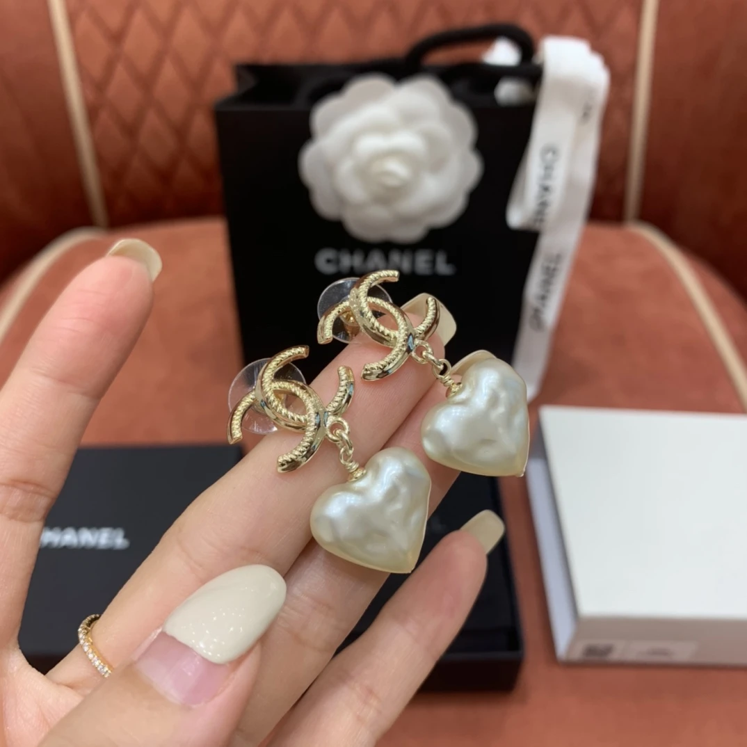 CHANEL Женские серьги CHANEL Женские серьги