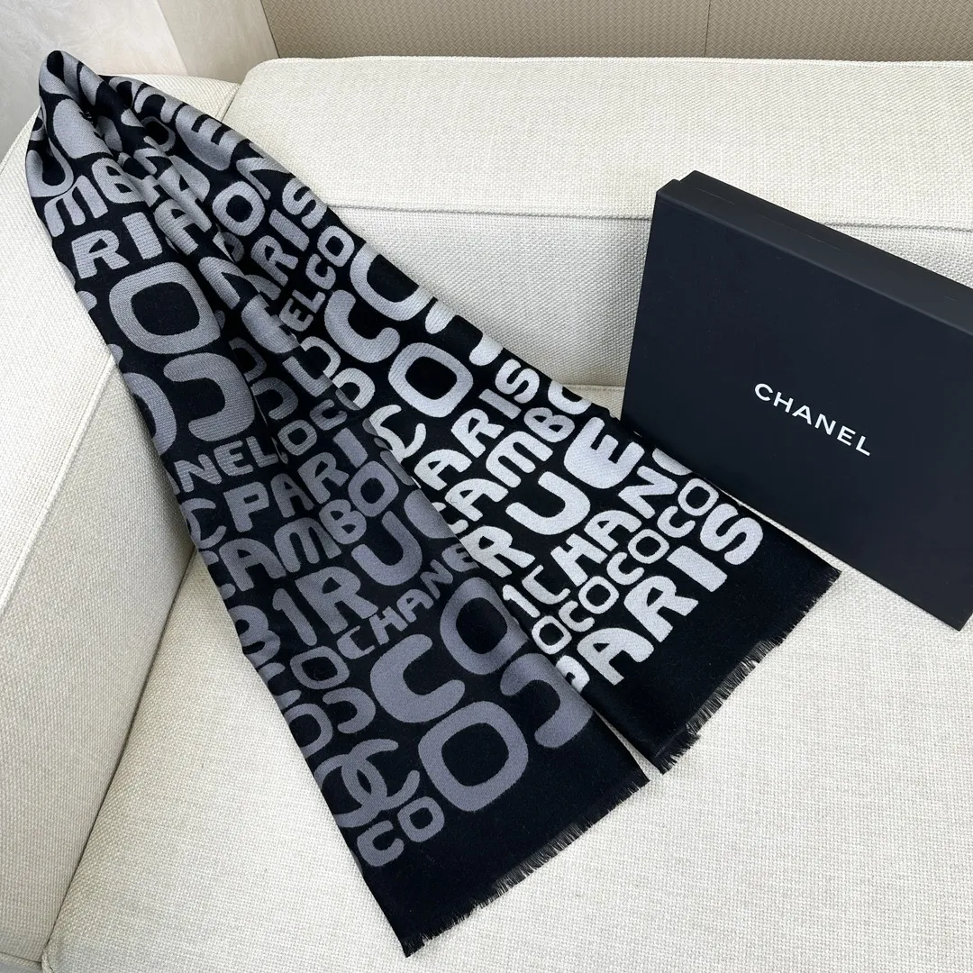 CHANEL Женский шарф из шерсти