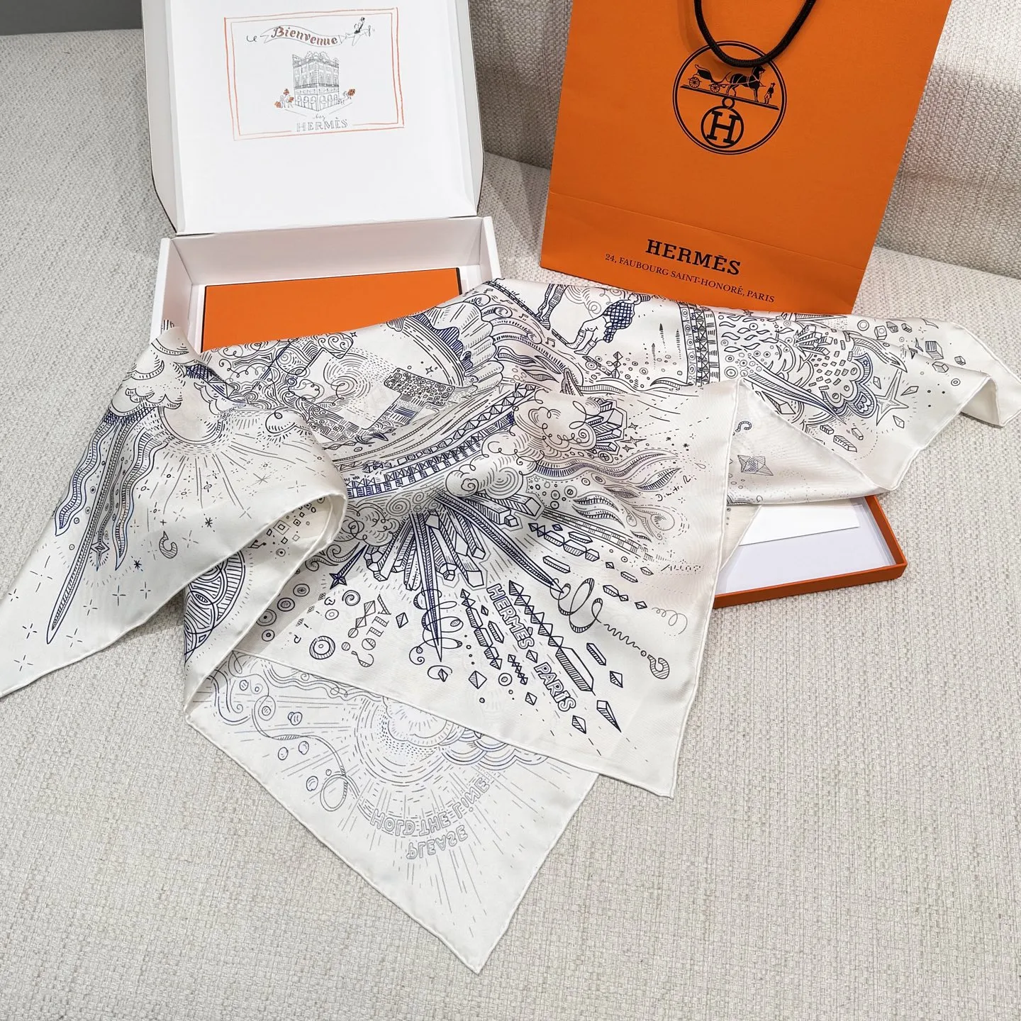 HERMES Женский платок из шелка