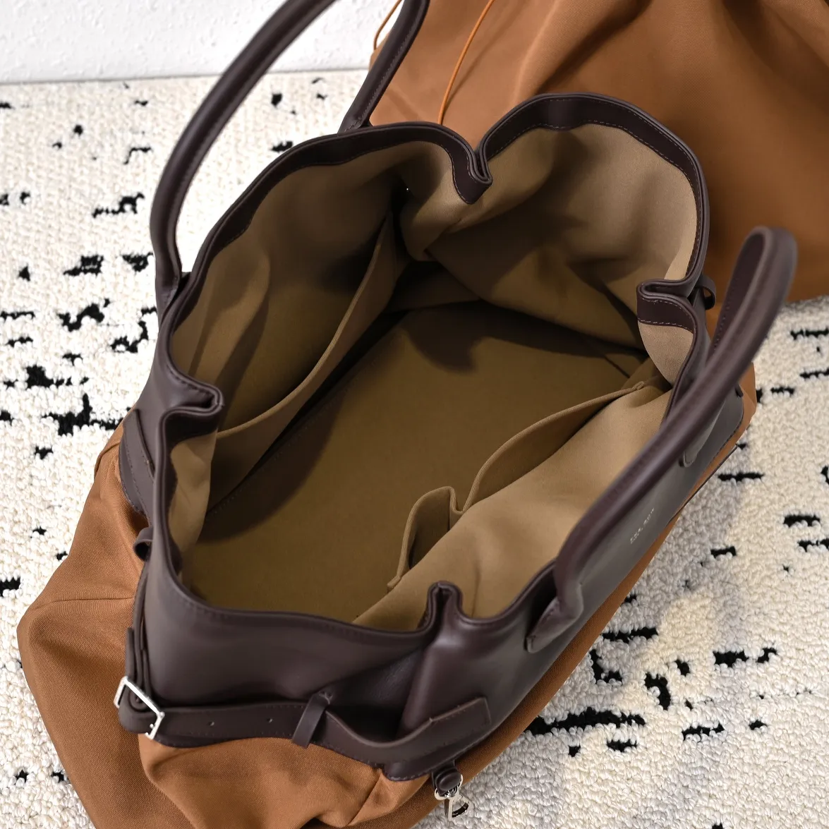 THE ROW Женская сумка Margaux 17 THE ROW Женская сумка Margaux 17